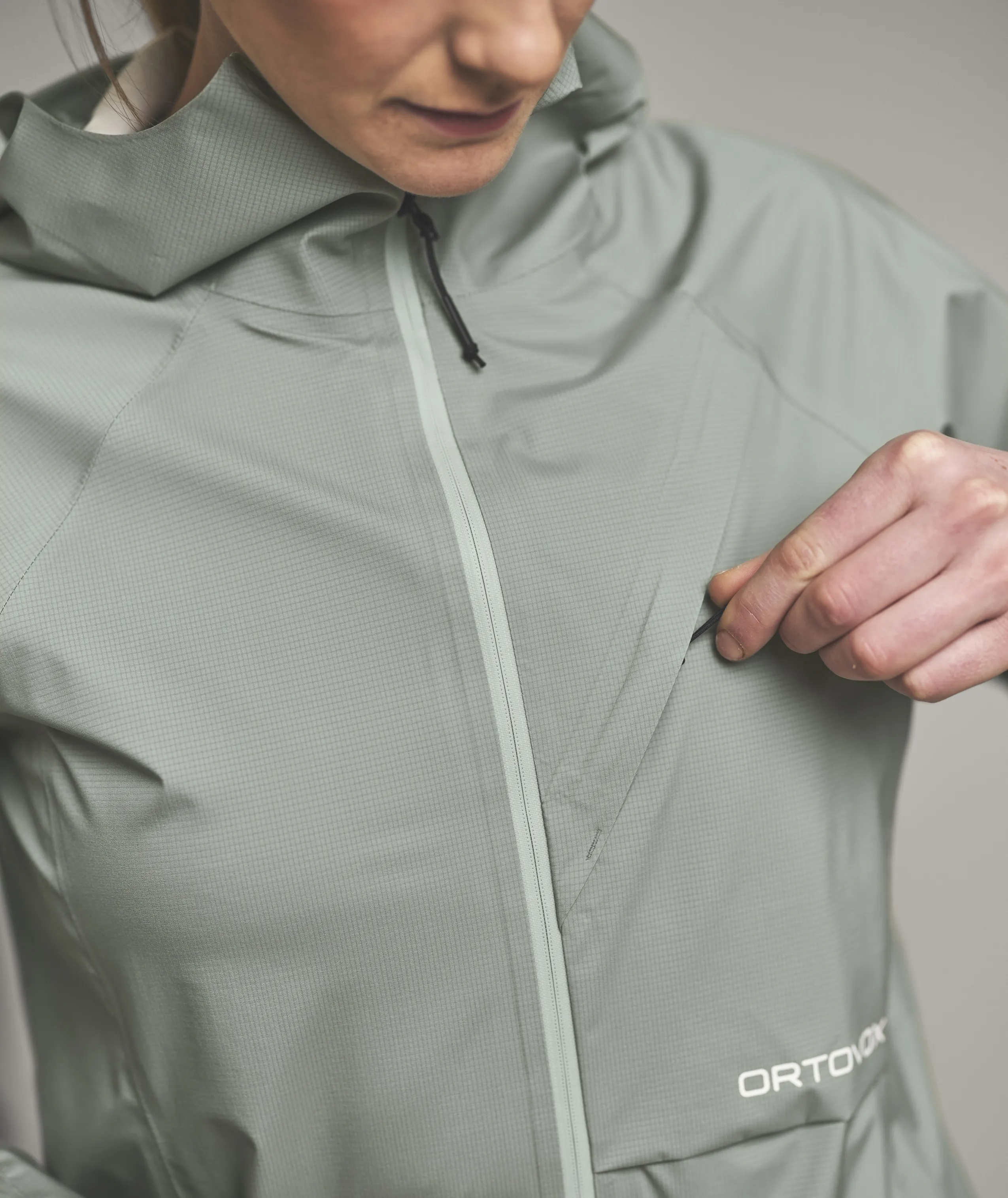 62763-TRACE_2_5L_JACKET_W-D-03.jpg 62763-TRACE_2_5L_JACKET_W-D-03.jpg