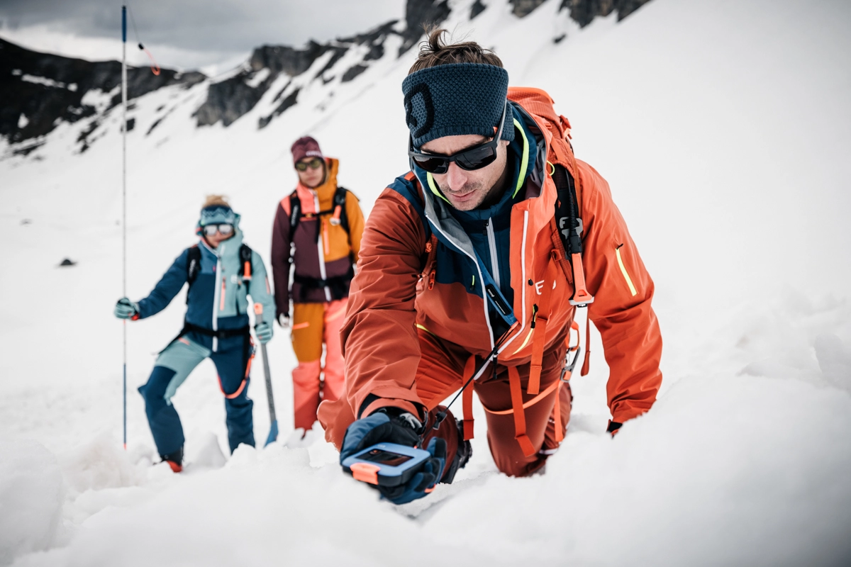 _DA_8136_SAFETY_Axams_WS2223_MaxDraeger_MidRes winter, snow, hiking, climbing, outdoor-gear