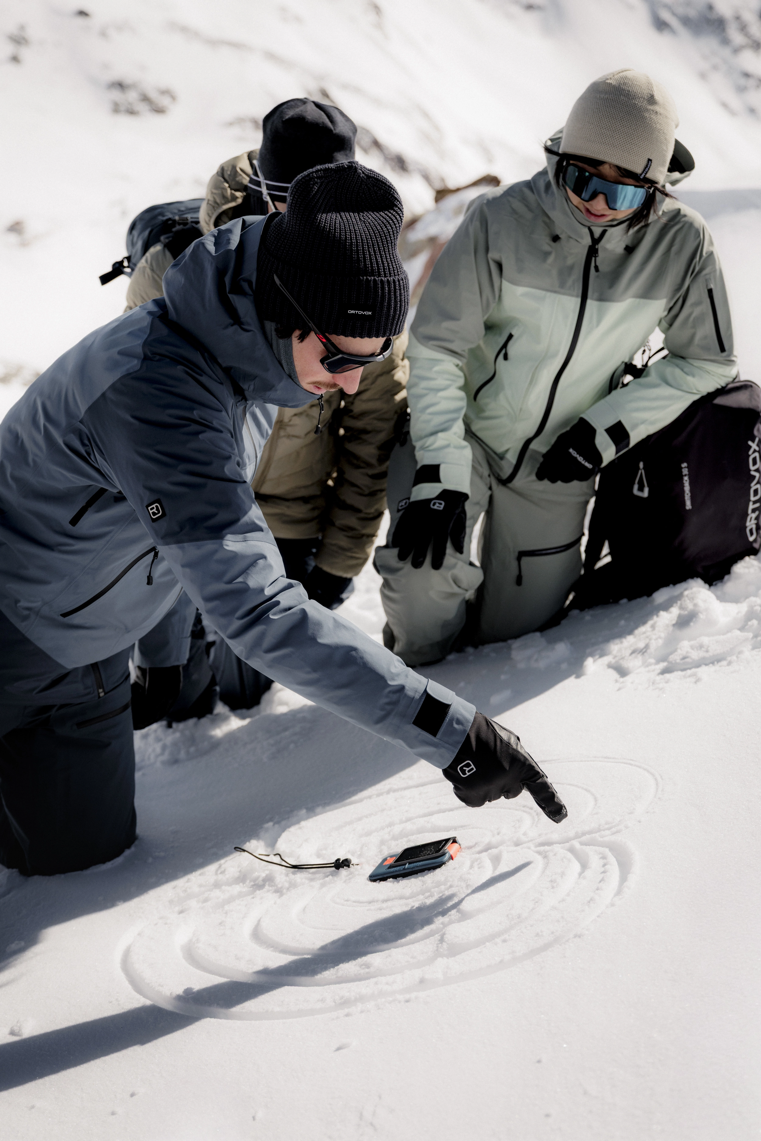 DB_5081_SAFETY SNOW_Stubai_WS2627_MaxDraeger_MedRes snow, gloves, jacket, ski-pants, beanie