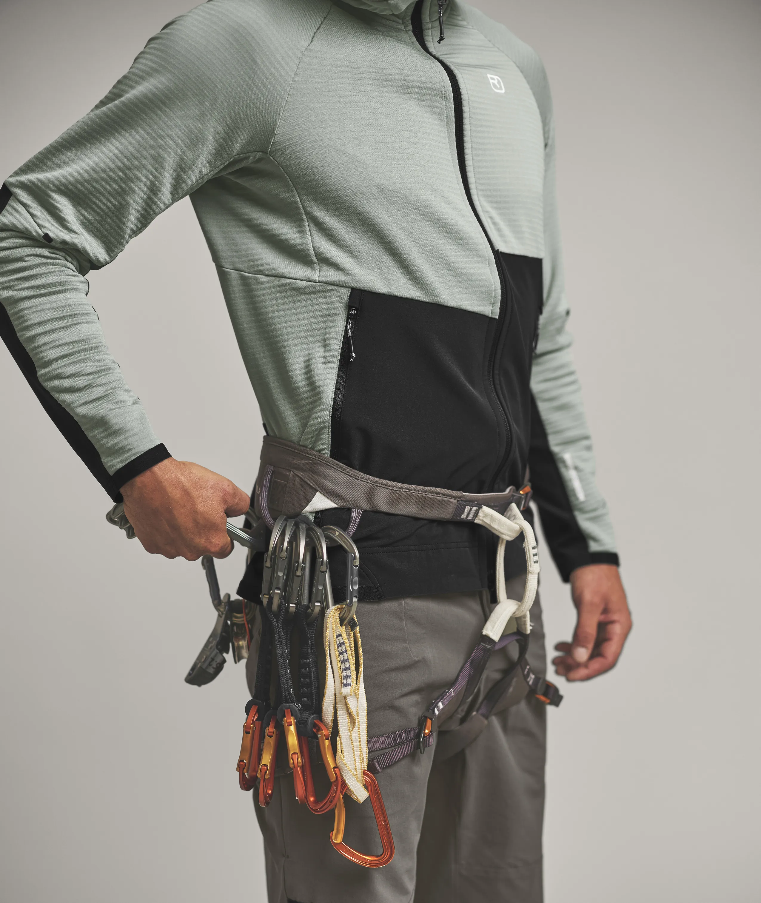 87312-63101-FLEECE_RIB_HOODY_M-D-03.jpg 87312-63101-FLEECE_RIB_HOODY_M-D-03.jpg, climbing harness, rock climbing, carabiners, belt, gear