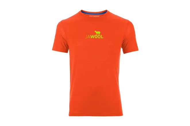 221026_Historienseite_Bilder_661x440_LRZ_2012 Clothing, T-Shirt, Shirt