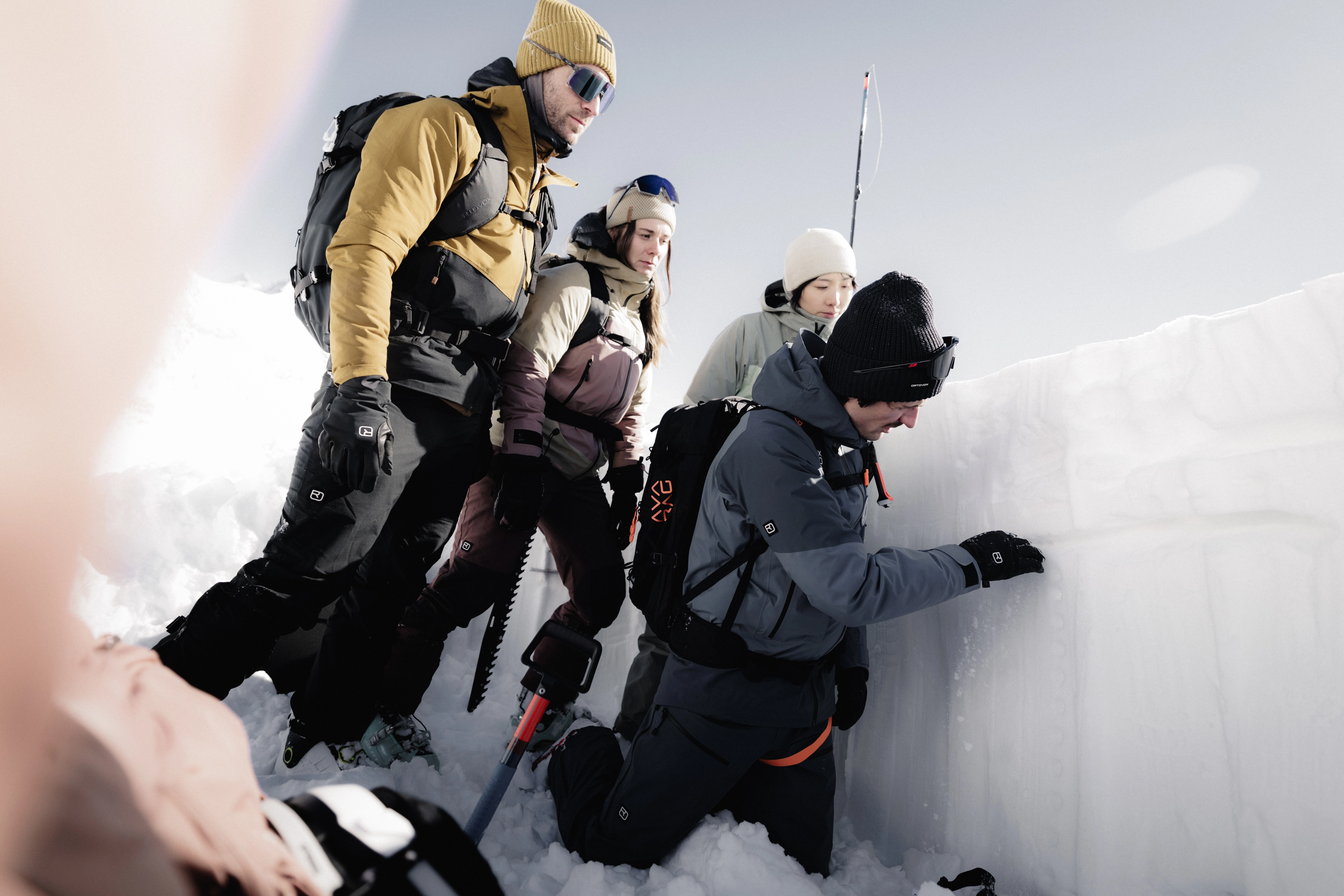 DB_8600_SAFETY SNOW_Stubai_WS2627_MaxDraeger_MedRes winter, skiing, clothing, snow, group, winter, hiking, snow, outdoor, team