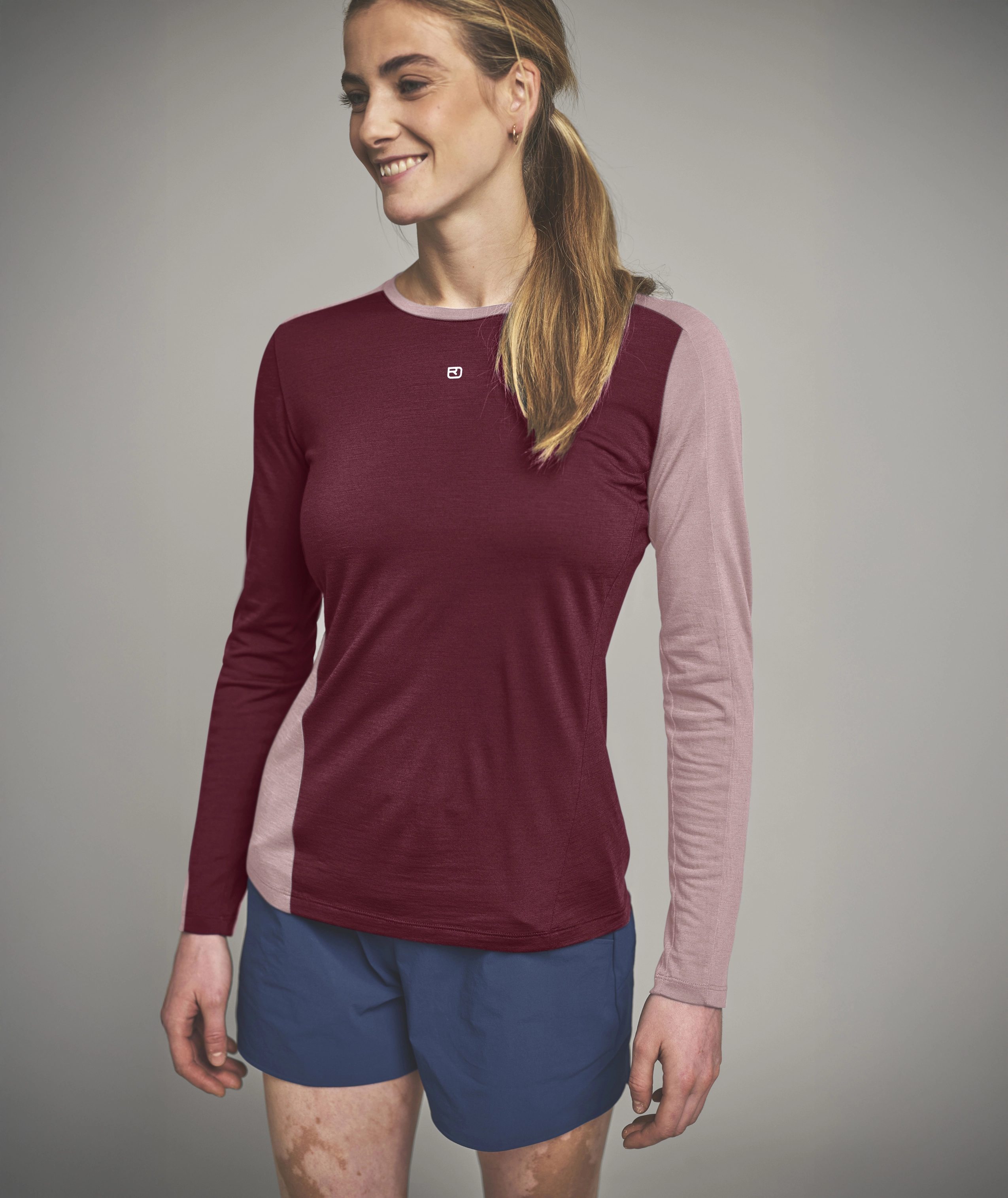 88067-36201-120_COOL_TEC_FAST_UPWARD_LS_W-D-02.jpg 88067-36201-120_COOL_TEC_FAST_UPWARD_LS_W-D-02.jpg, long-sleeve, color-block, maroon, pink-sleeves, top