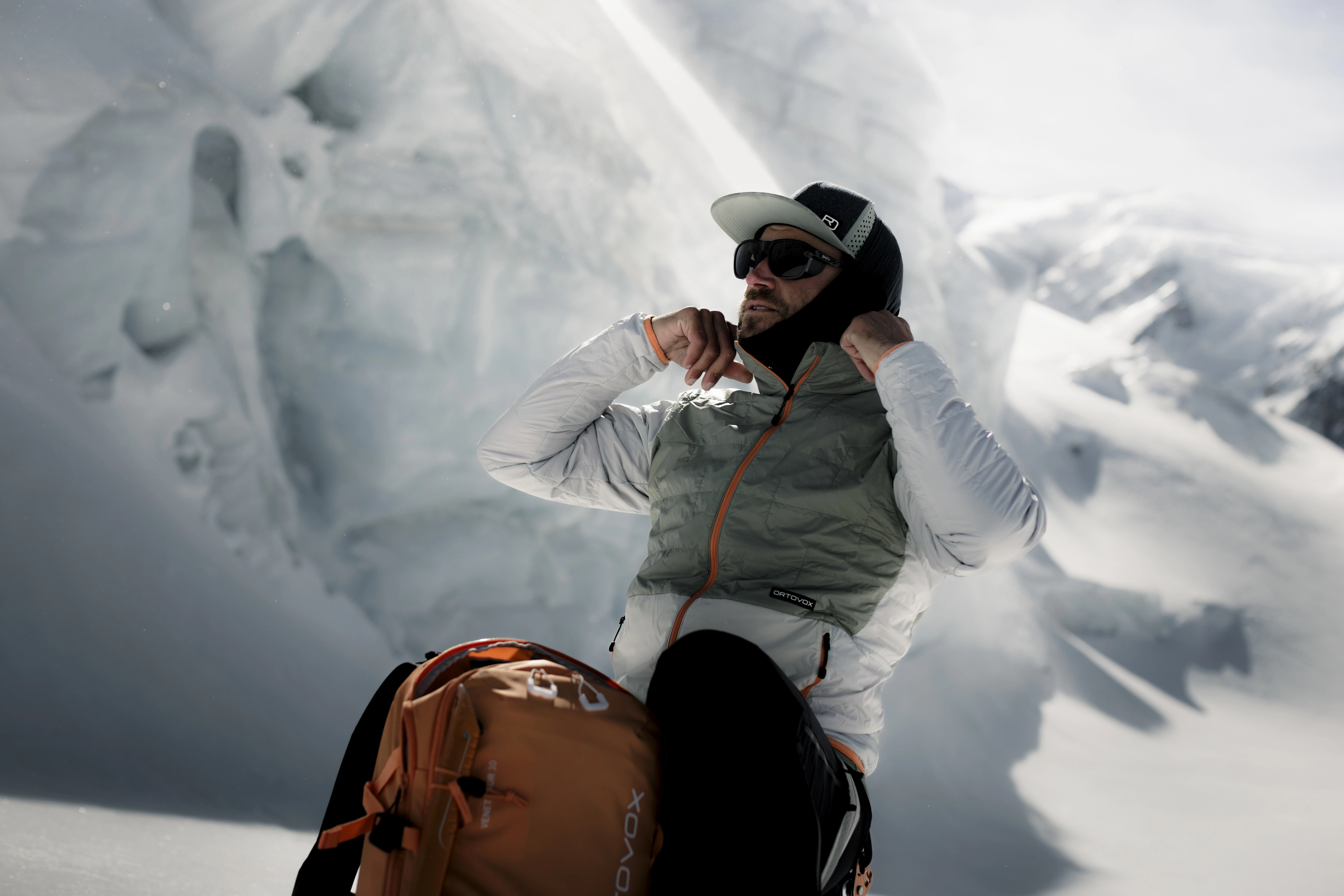 DB_6455_SKITOUR_WS2627_Charmonix_MaxDraeger_MedRes snow, mountain, jacket, puffer, backpack