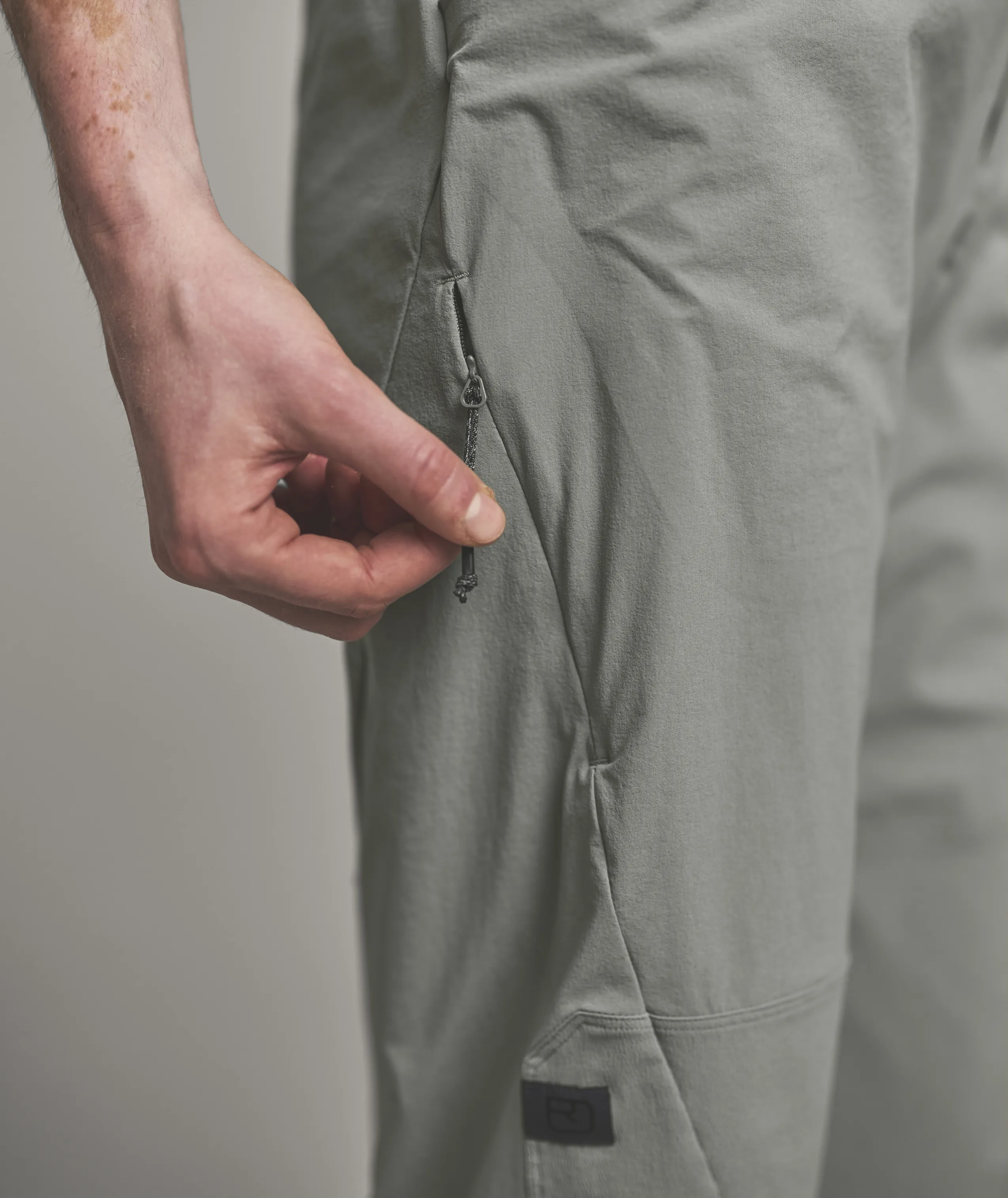 70646-TRAD_LIGHT_PANTS_W-D-04.jpg 70646-TRAD_LIGHT_PANTS_W-D-04.jpg