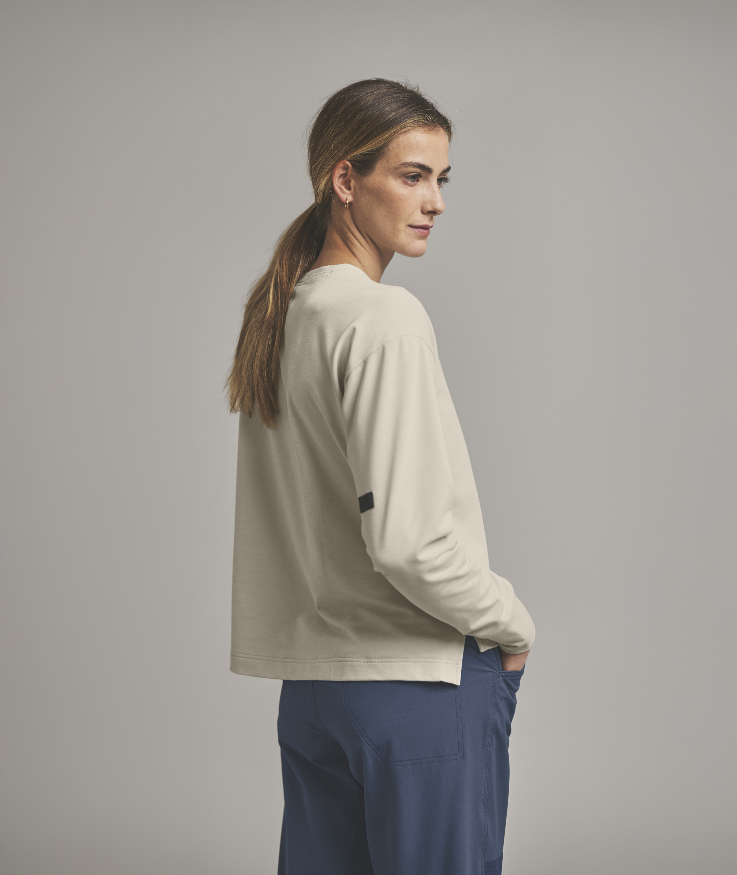 87126-AFFINITY_CREW_NECK_W-D-02.jpg 87126-AFFINITY_CREW_NECK_W-D-02.jpg