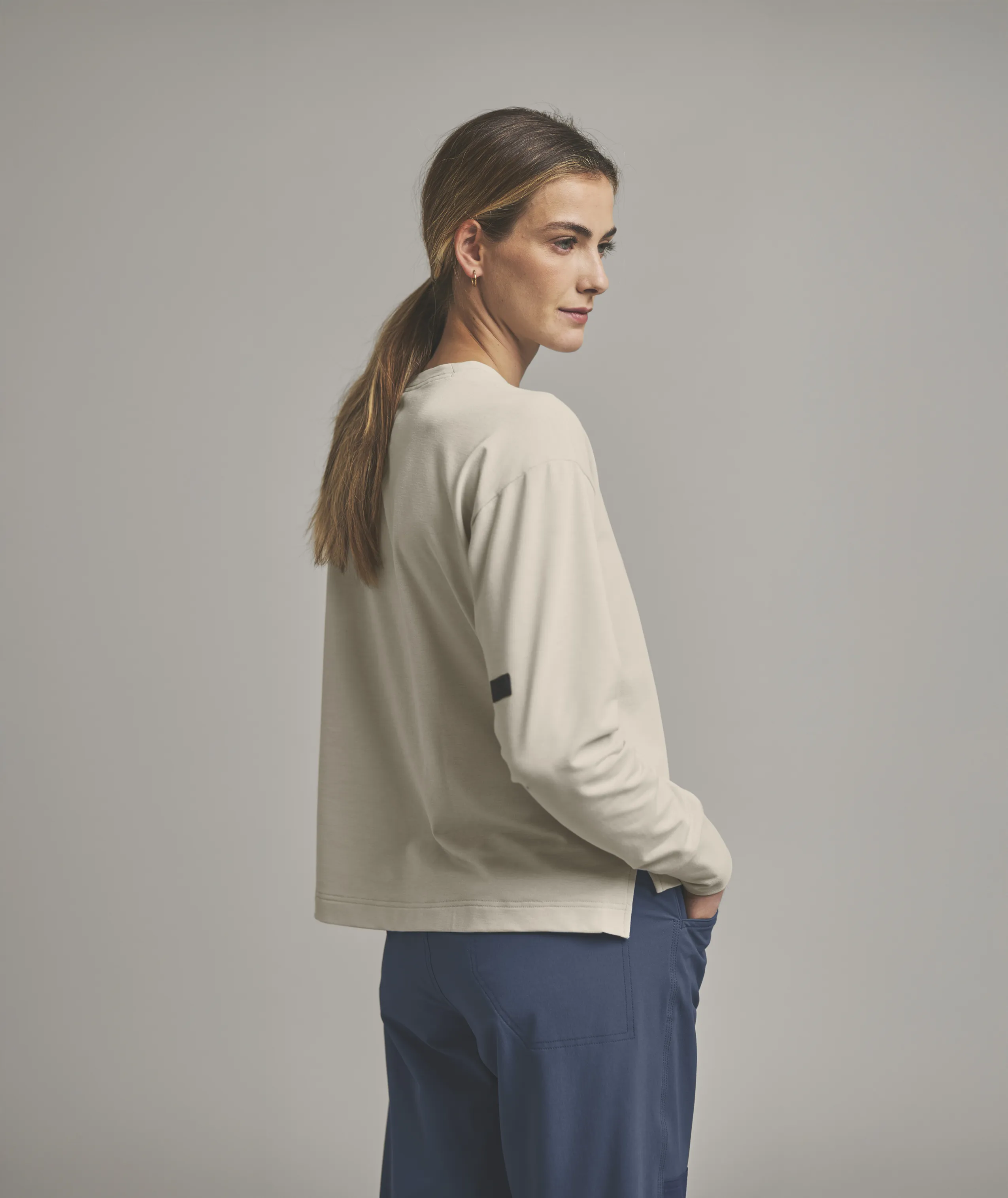 87126-AFFINITY_CREW_NECK_W-D-02.jpg