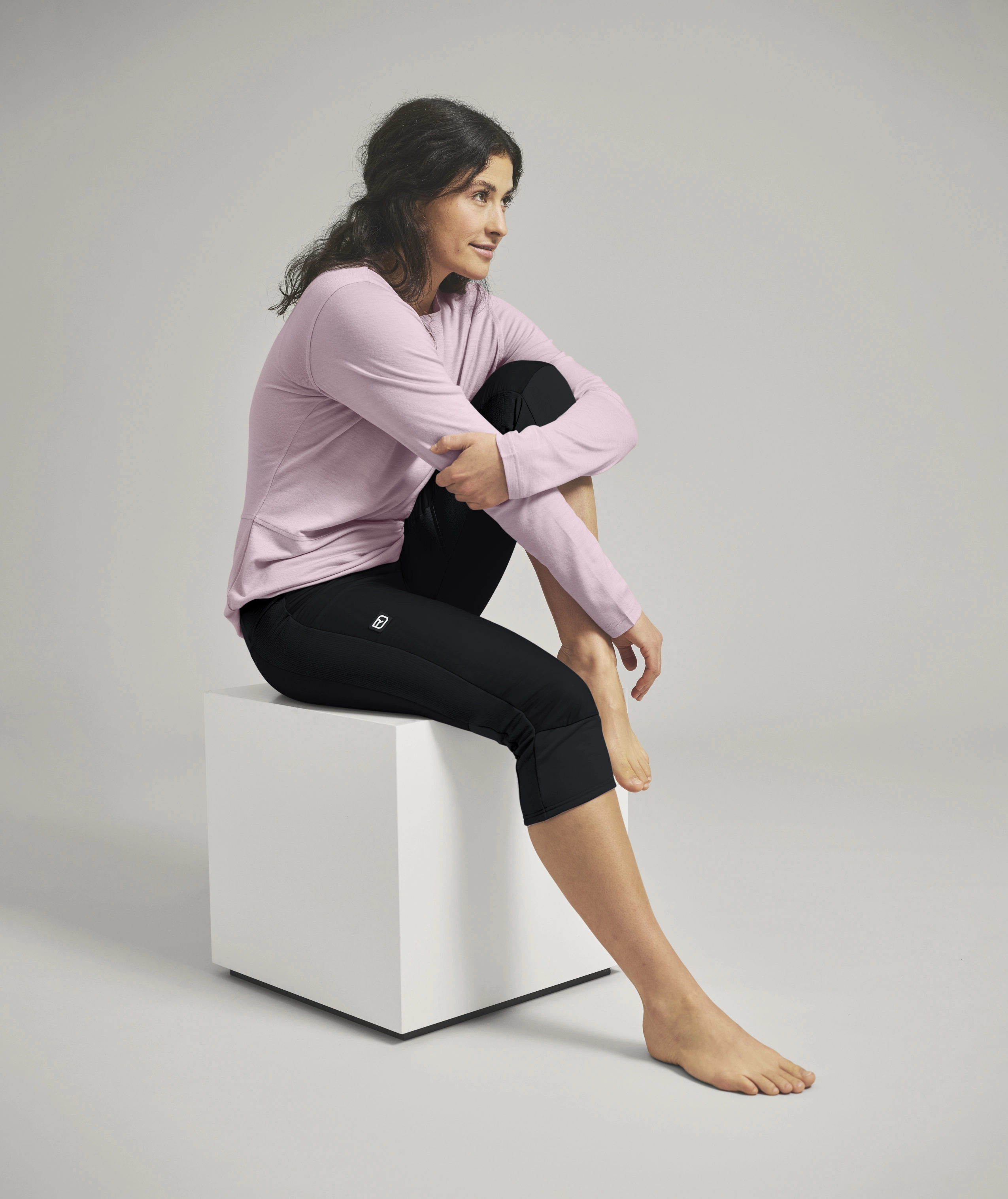 loungewear, leggings, black leggings, longsleeve, pink top