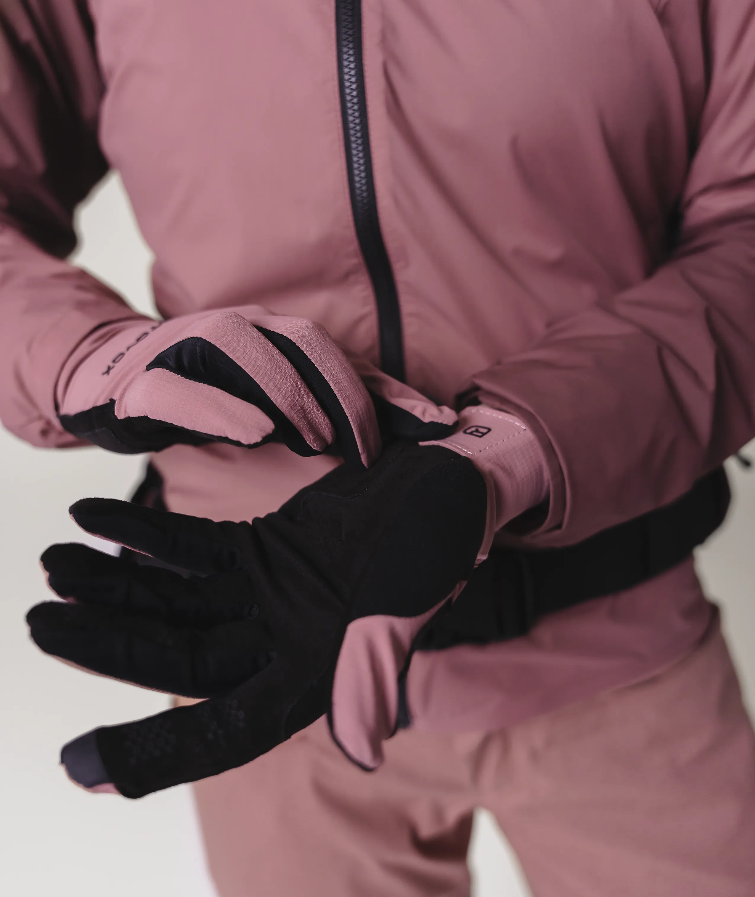 55641-MTB_PRO_GLOVE_W-D-04.png 55641-MTB_PRO_GLOVE_W-D-04.png