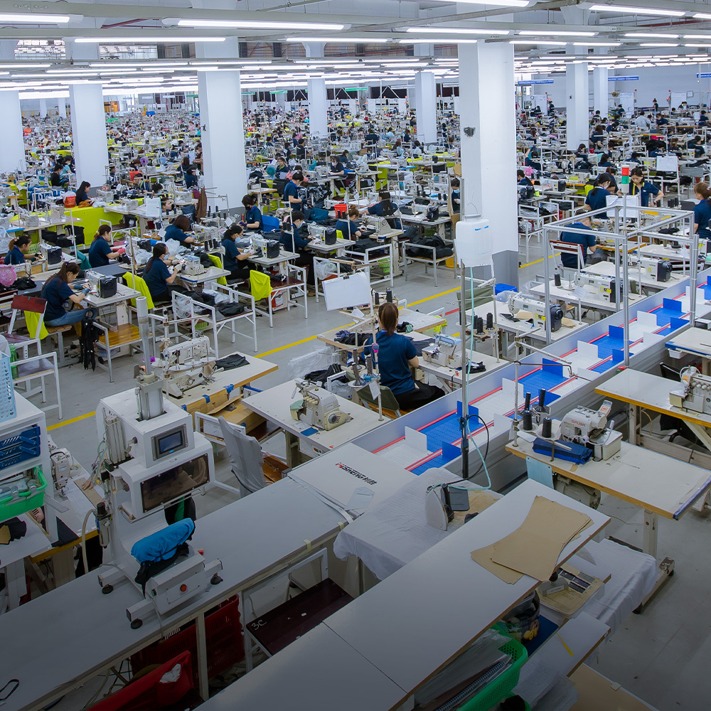 251125_Protact_Lieferkette_Tier1_1000x1000_CWI Building, Factory, Indoors, Manufacturing, Person