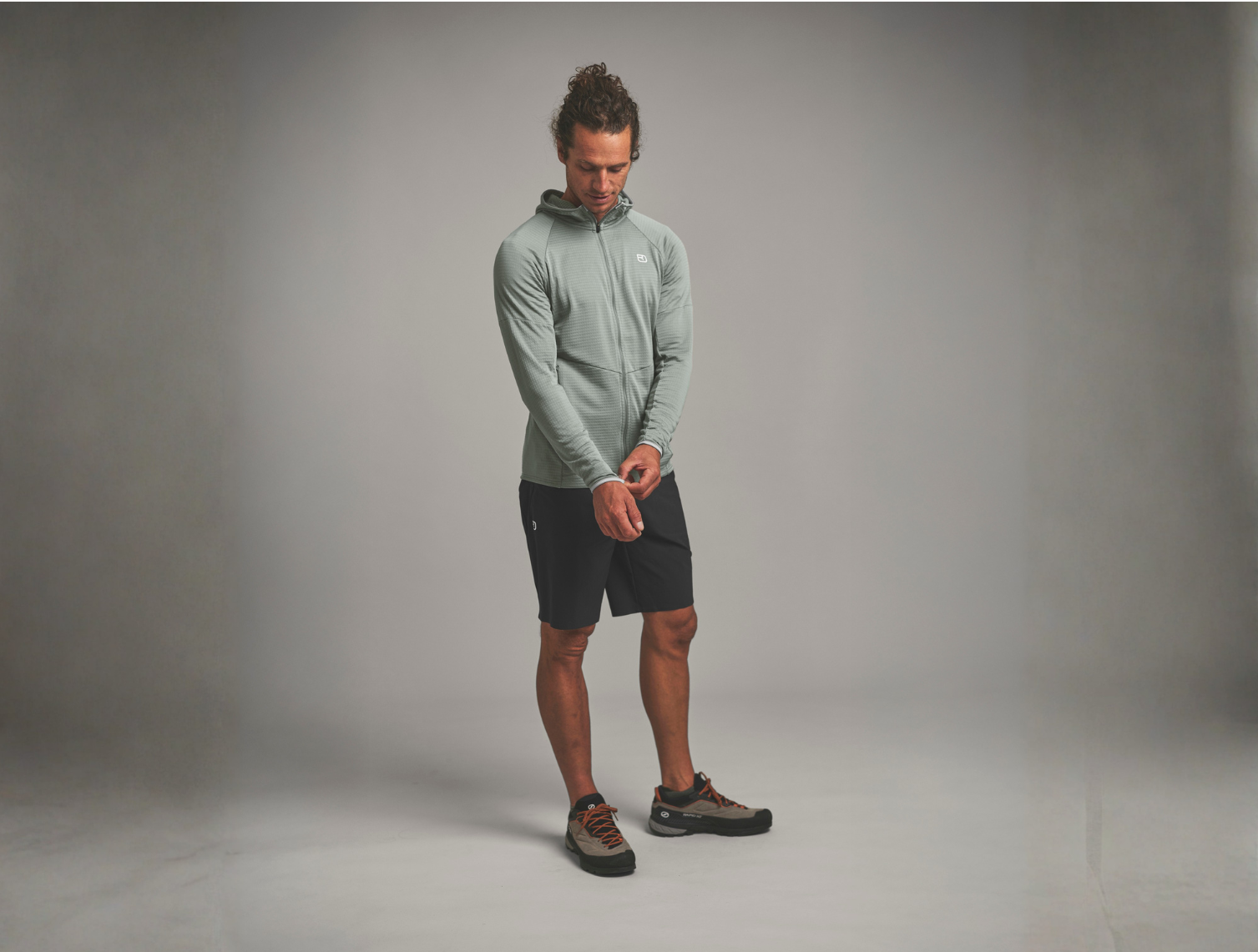 hoodie, hooded jacket, long sleeves, light gray, athletic outfit