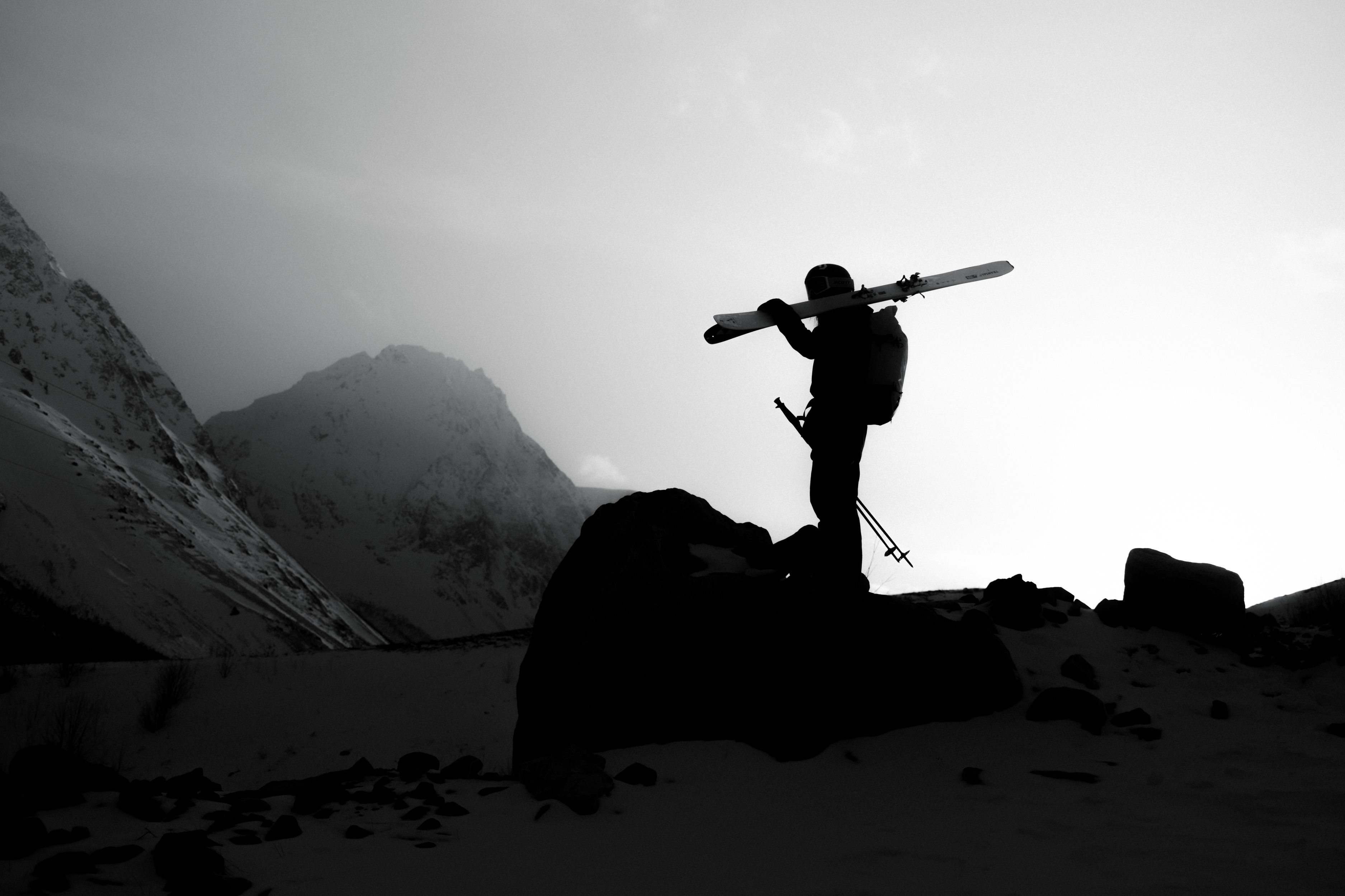 DSF6468_FREERIDE_WS2526_Norwegen_MaxDraeger_MedRes_(1) Photography, Silhouette, Adult, Man, Person