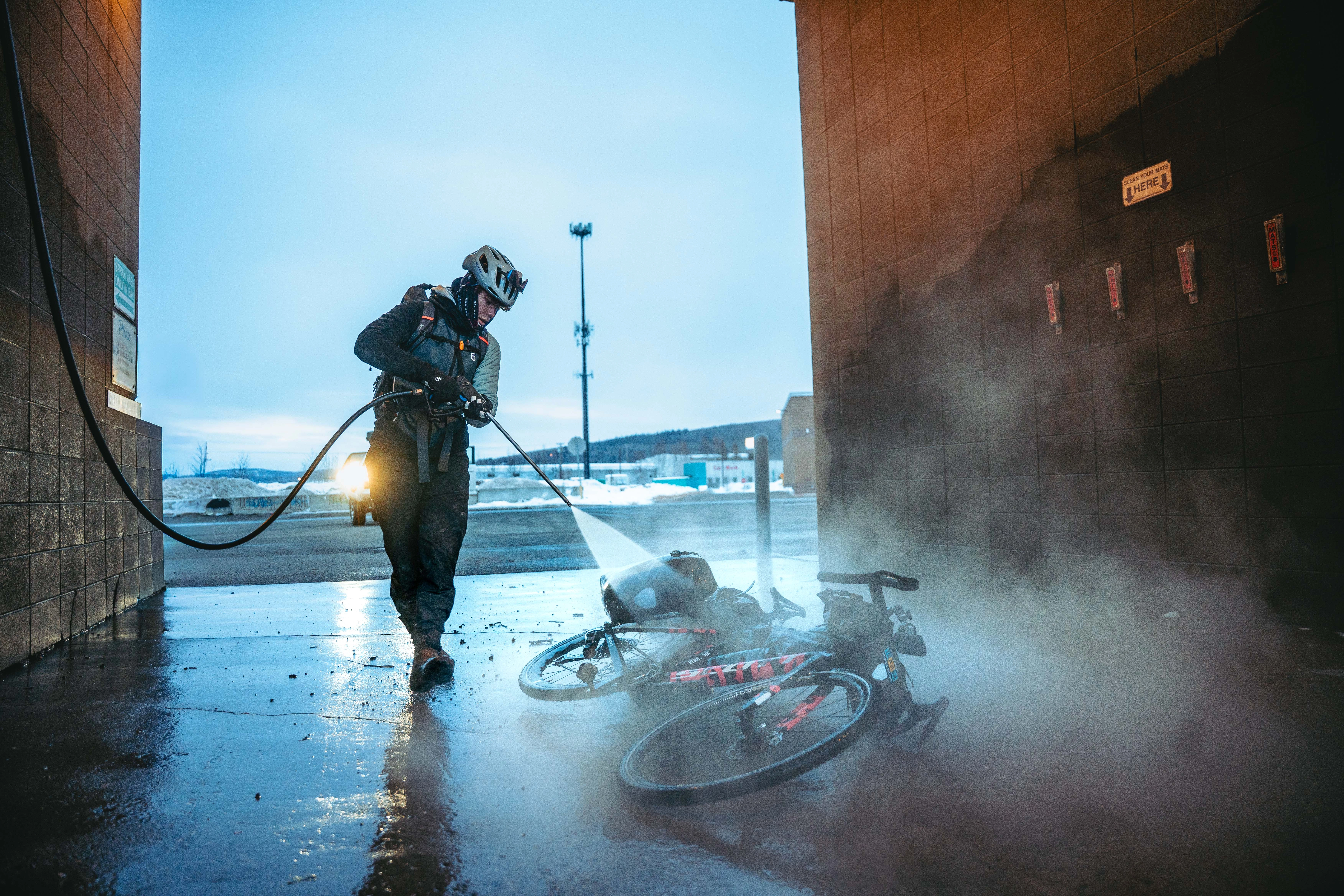cyclist, bike, water spray, snowy, urban outdoor