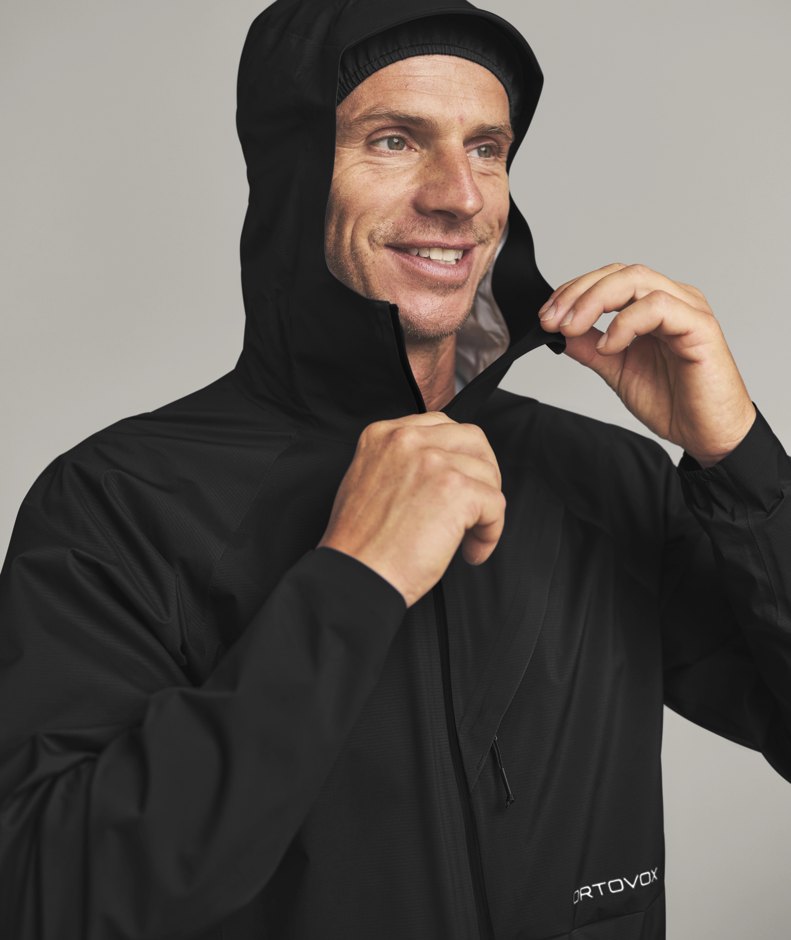 62764-90201-TRACE_2_5L_JACKET_M-D-05.jpg 62764-90201-TRACE_2_5L_JACKET_M-D-05.jpg, jacket, hood, softshell, black, zipper