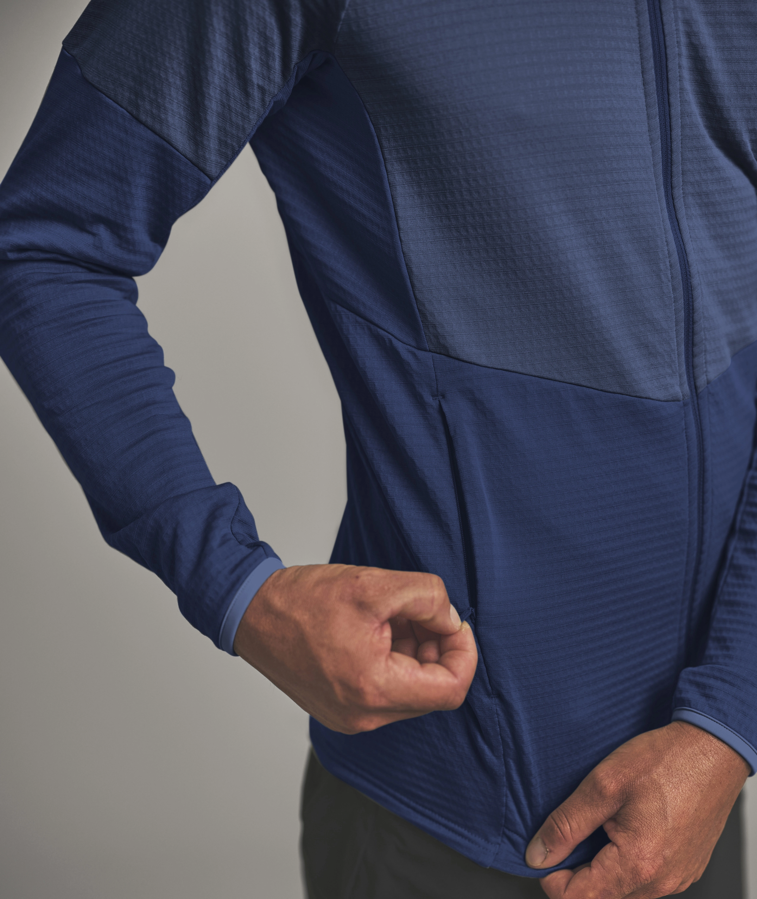 87107-54201-FLEECE_LIGHT_GRID_JACKET_M-D-03.jpg 87107-54201-FLEECE_LIGHT_GRID_JACKET_M-D-03.jpg, jacket, zipper, pocket, long-sleeve, blue