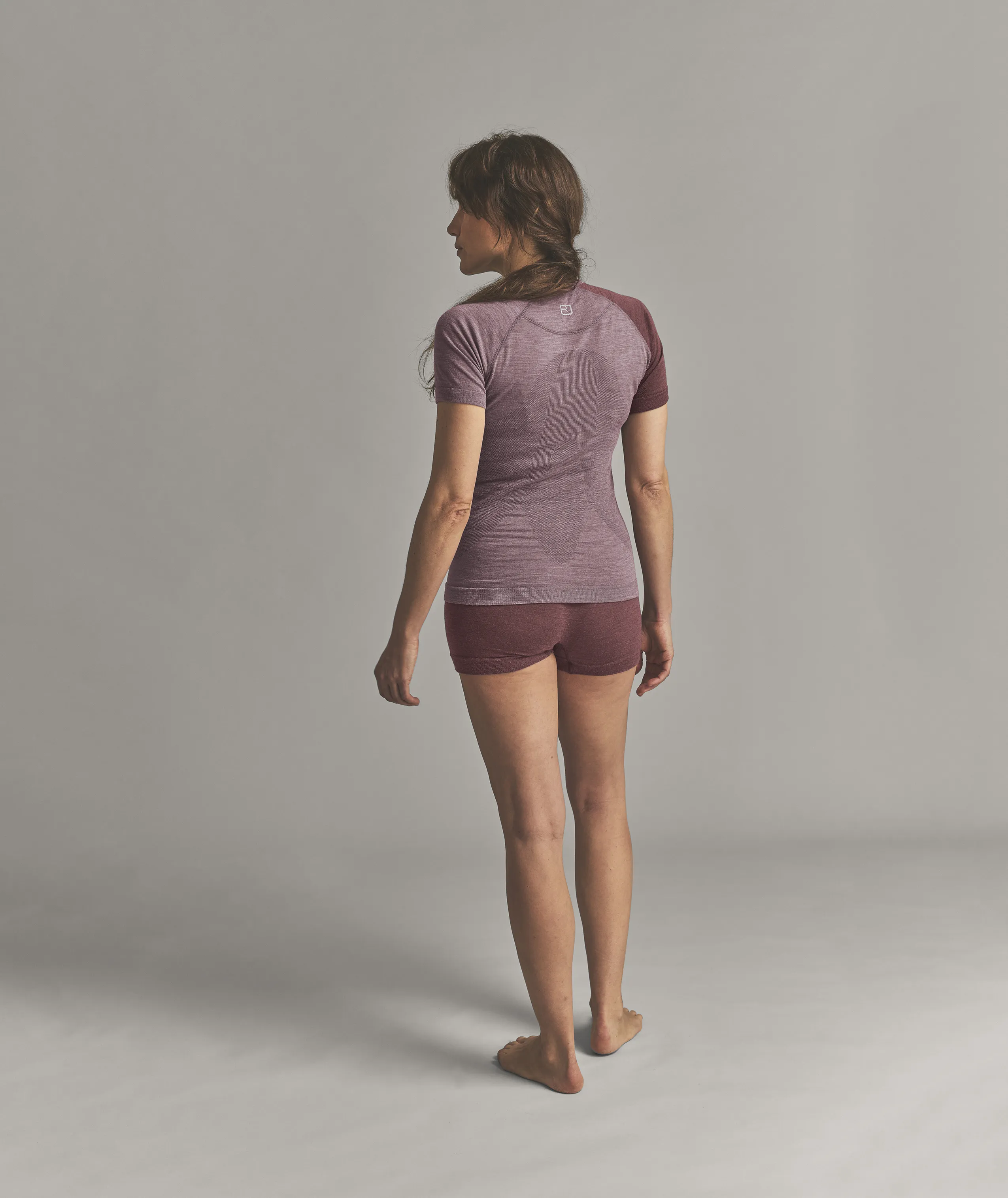 women's outfit, shorts, t-shirt, two-tone, lilac maroon