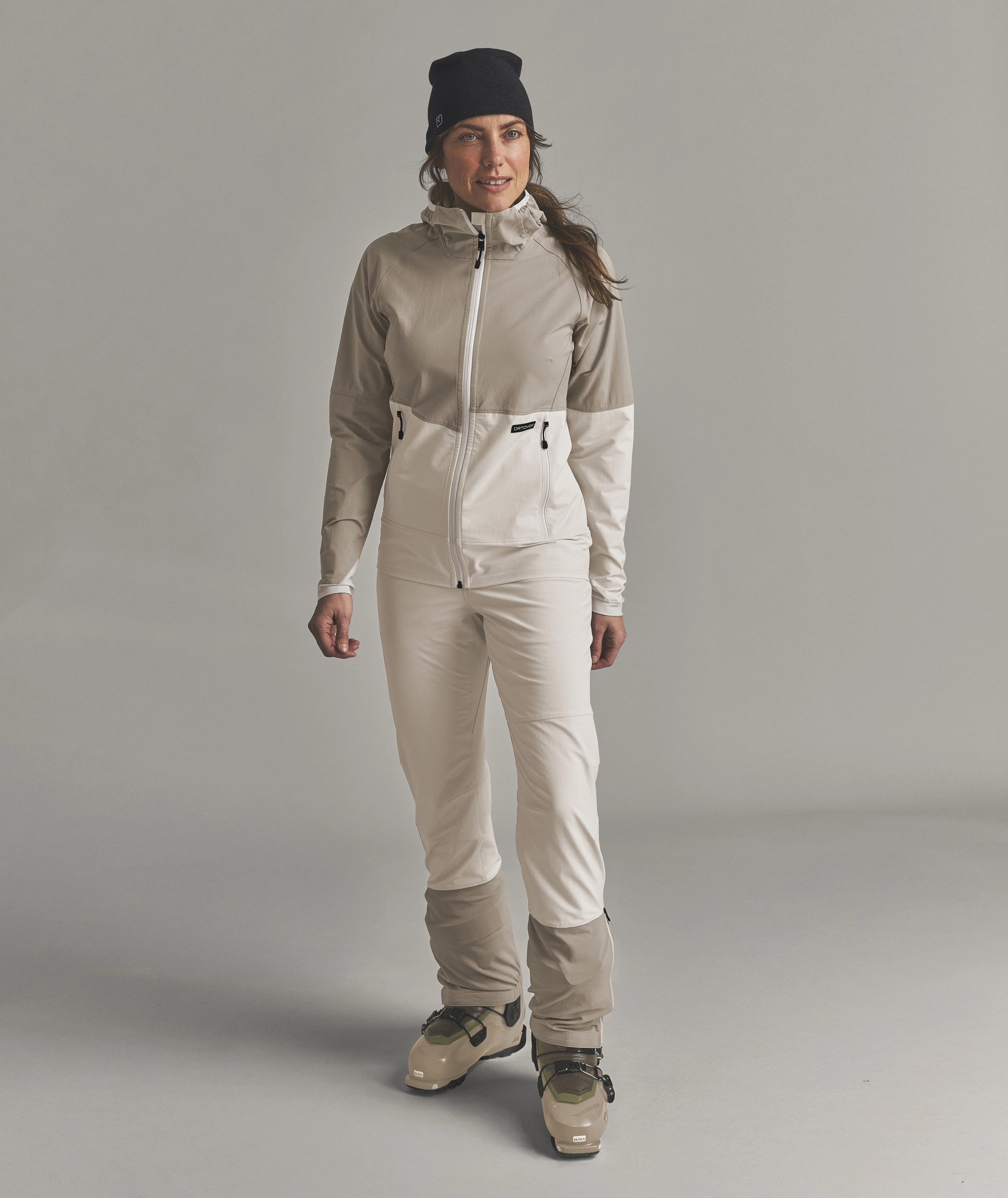 VENET SOFTSHELL HOODED JKT W