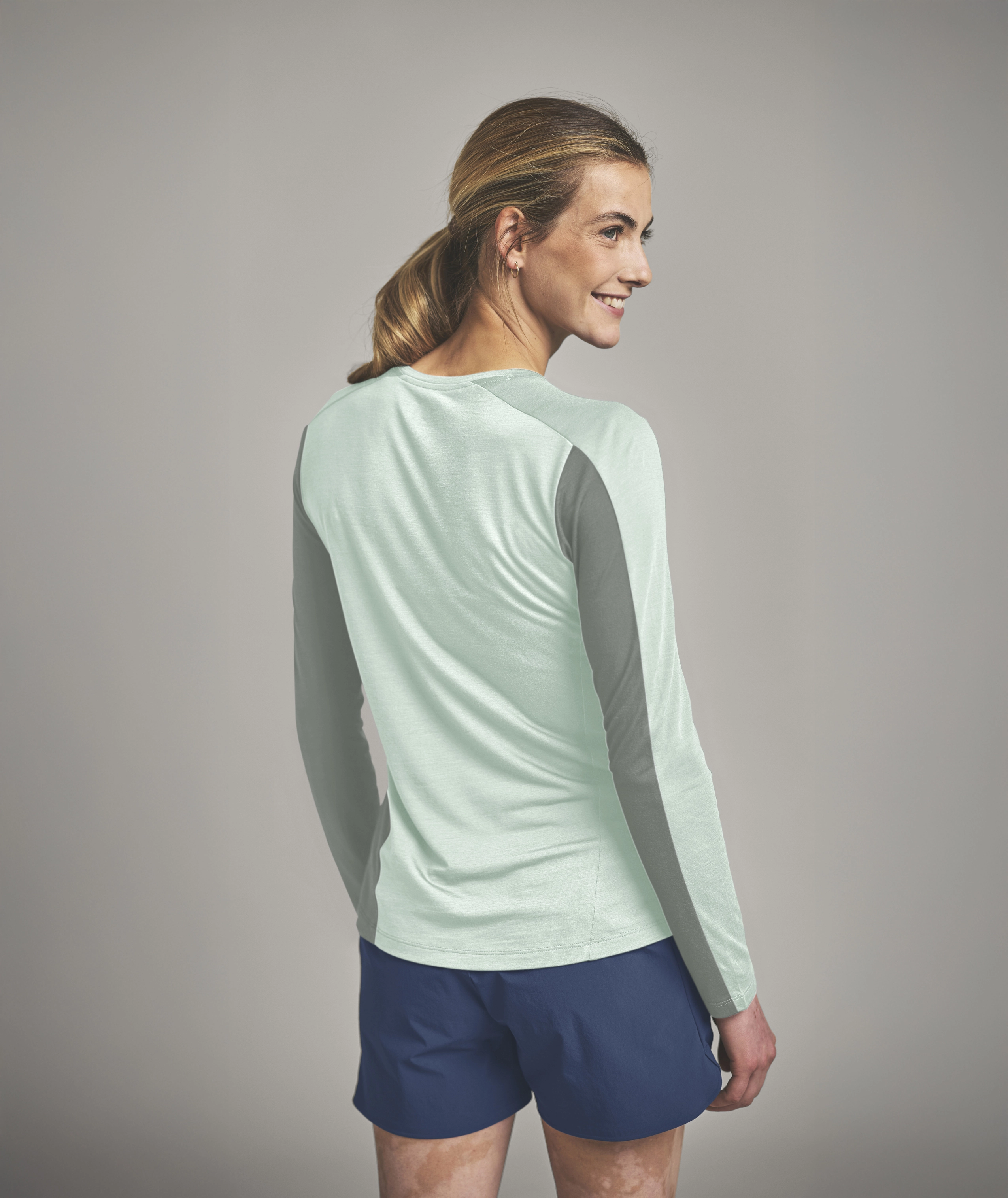 88067-63101-120_COOL_TEC_FAST_UPWARD_LS_W-D-03.jpg, long-sleeve shirt, mint green, back view, athletic top, blue shorts