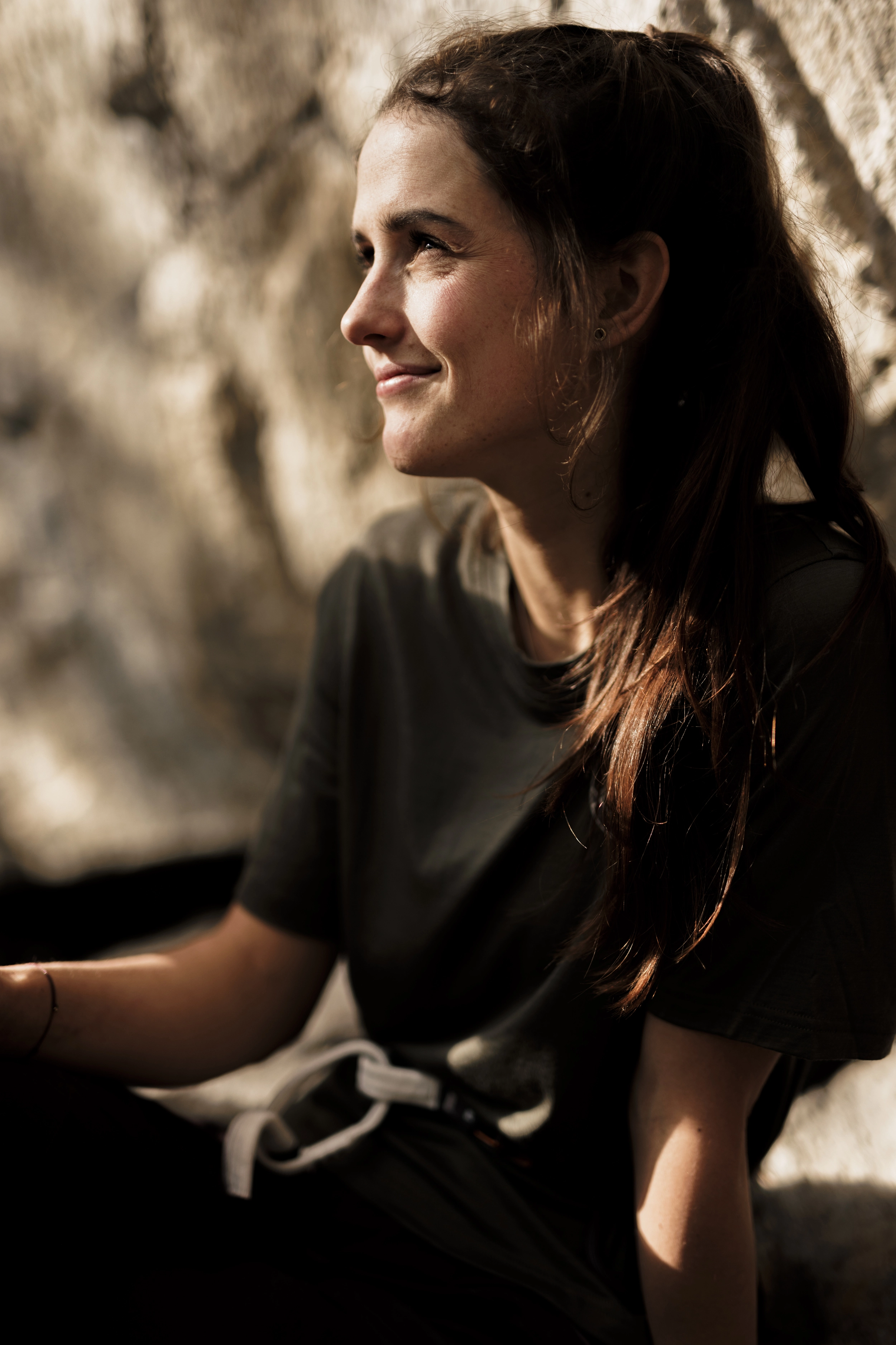 DB_8192_CLIMBING_SS25_Niederthai tztal_MaxDraeger_MedRes woman, portrait, black shirt, hair, earring