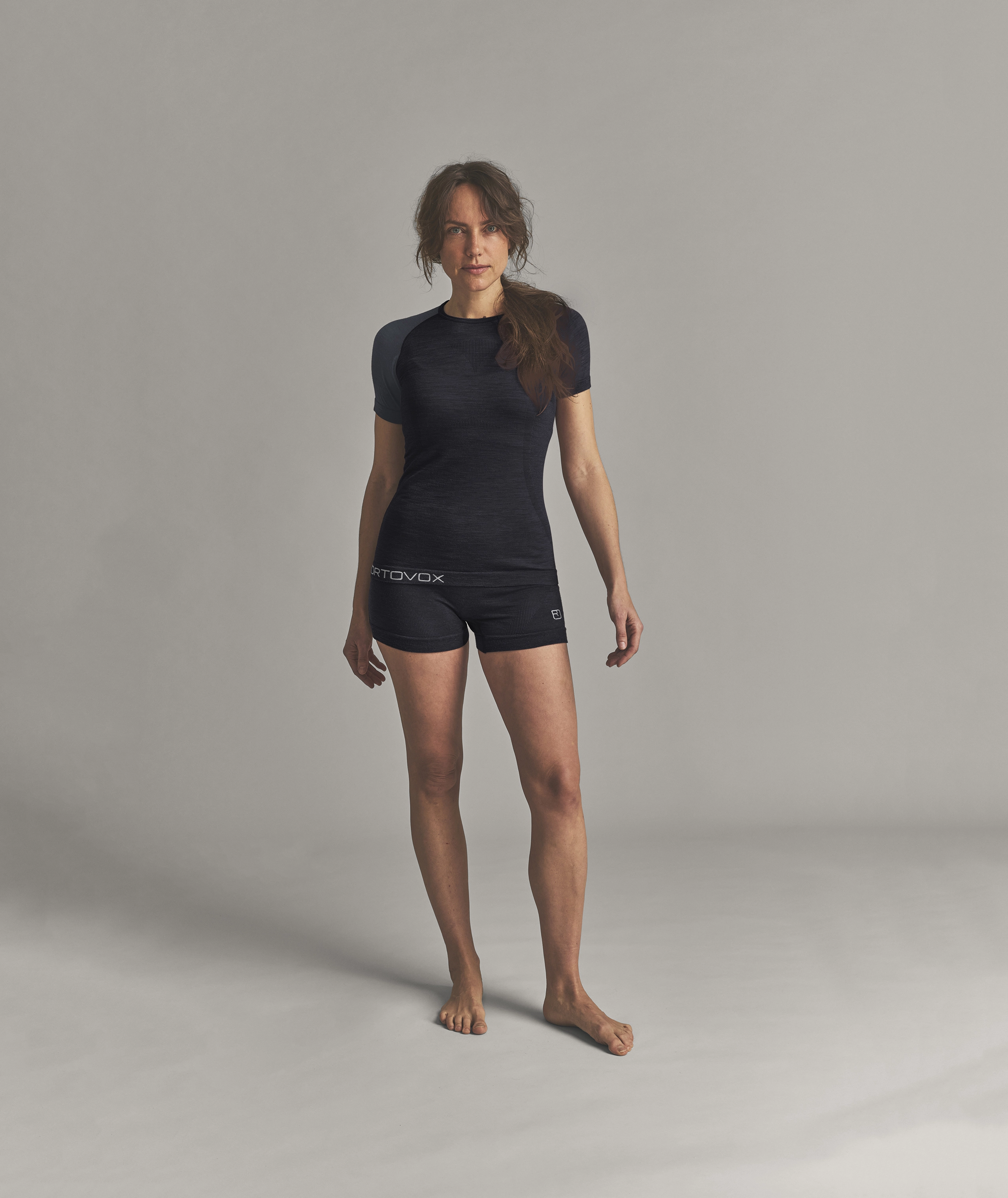 120 COMP LIGHT SHORT SLEEVE W athletic top, t-shirt, shorts, workout set, black