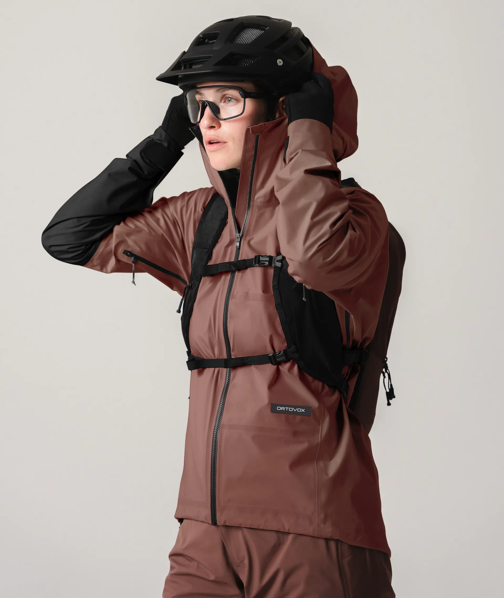 60211-70401-SEQUENCE_GORE_TEX_JKT_W-D-10.jpg, cycling jacket, softshell, rose brown, hooded, helmet compatible