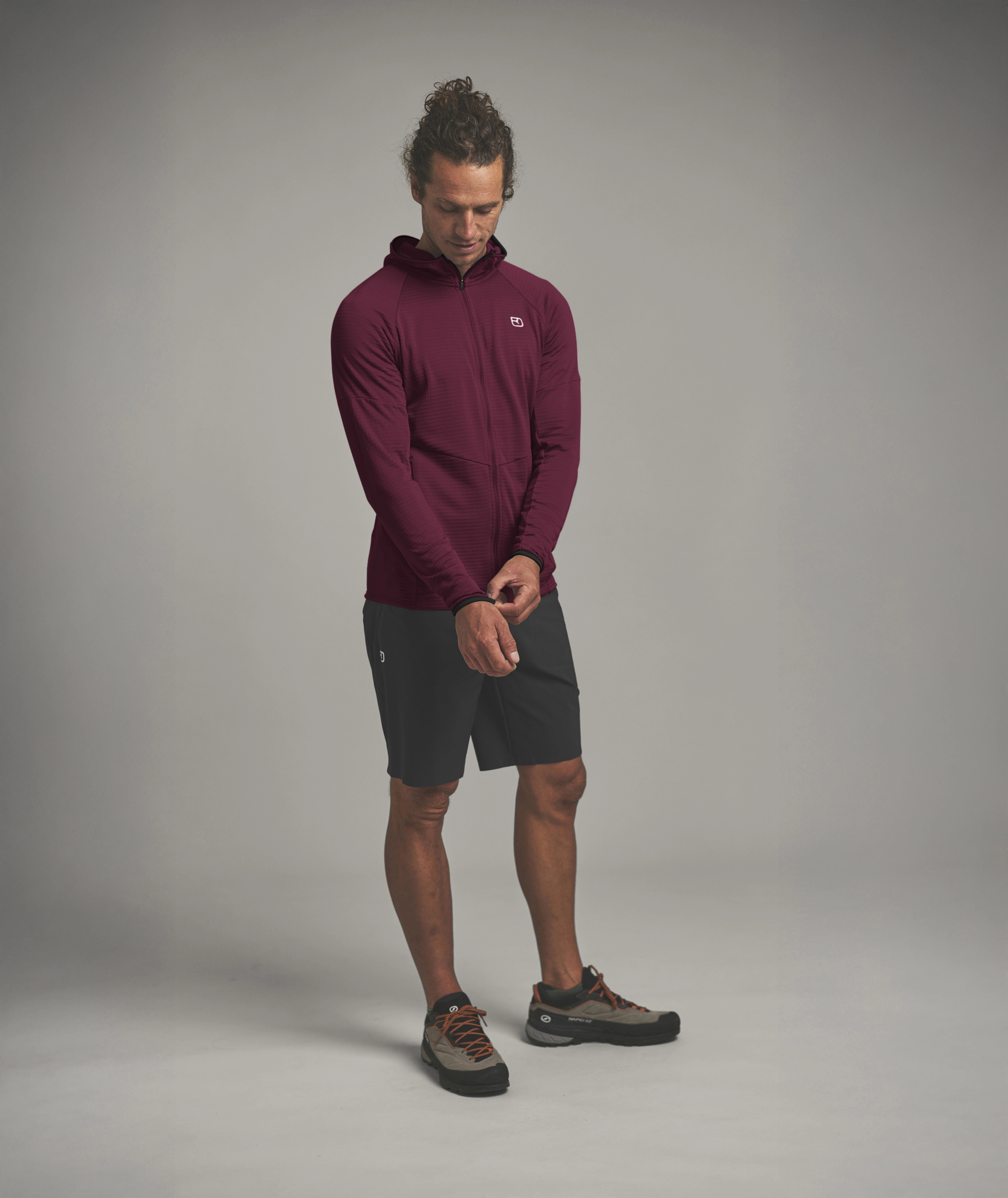 87105-36201-FLEECE_LIGHT_GRID_HOODY_M-D-01.jpg, hoodie, long-sleeve, maroon, zip hoodie, athletic pants