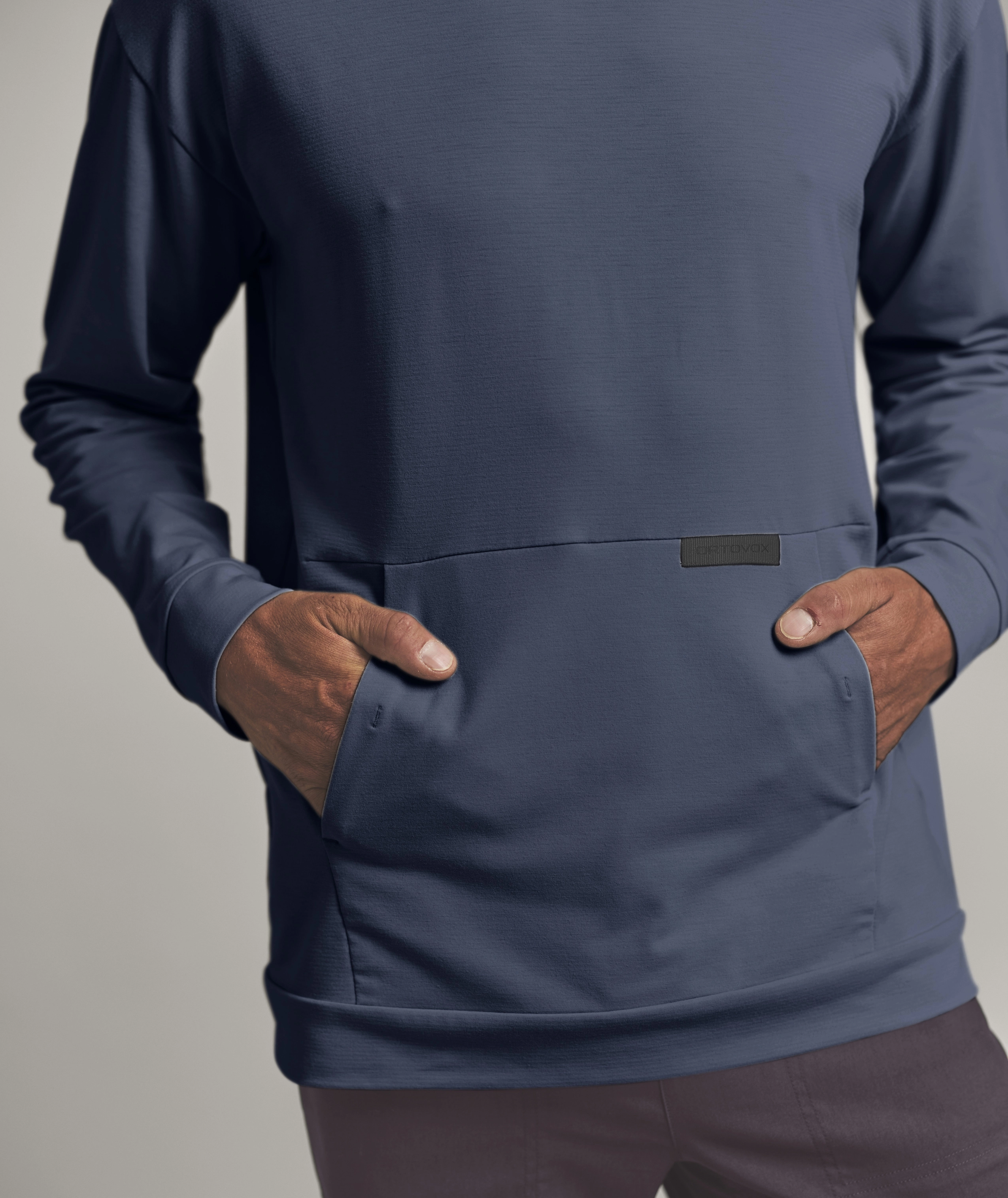 87125-57401-AFFINITY_CREW_NECK_M-D-03.jpg 87125-57401-AFFINITY_CREW_NECK_M-D-03.jpg