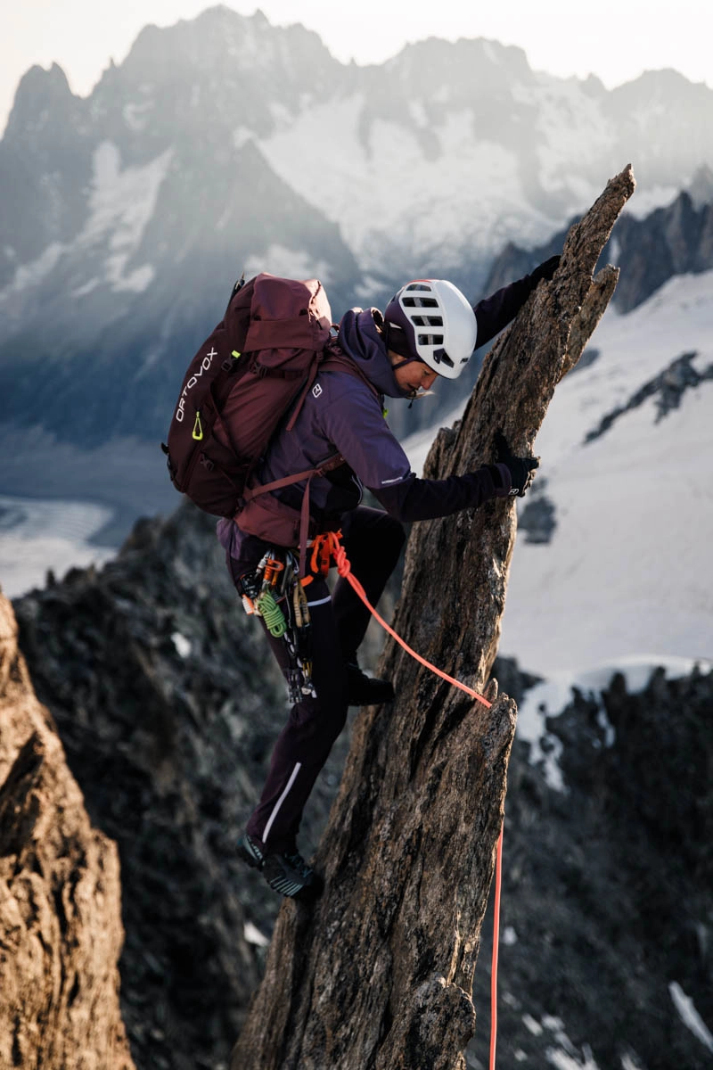 _DB_1427_HIGH ALPINE_S24_Courmayeur_MaxDraeger_MidRes climber, rock climbing, snowy mountains, rope, backpack