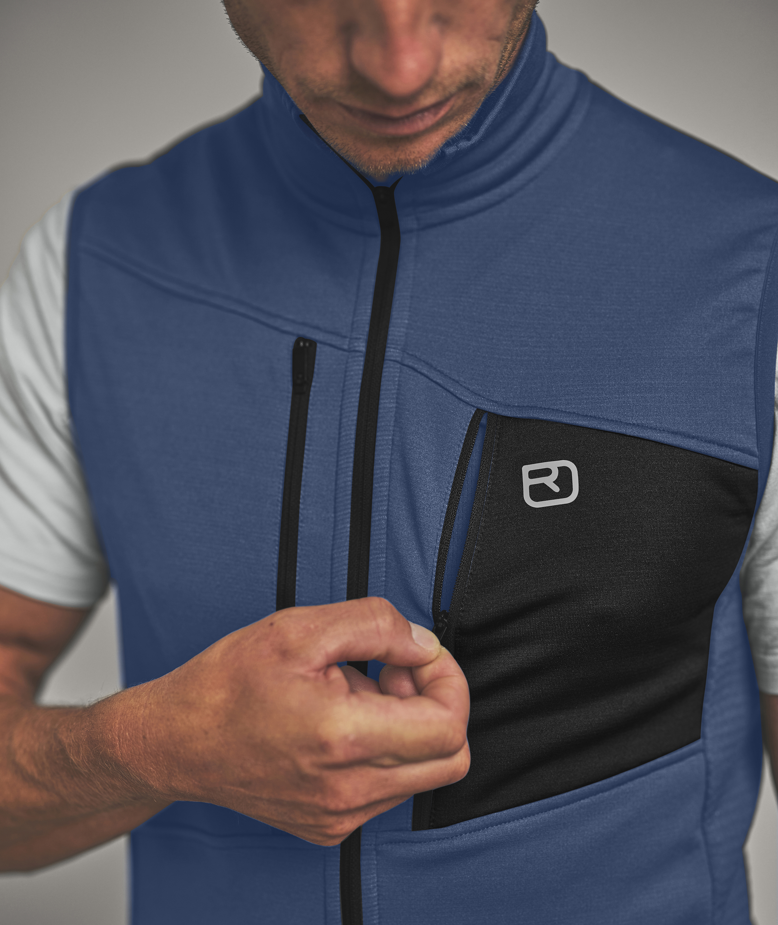 87216-FLEECE_GRID_VEST_M-D-03.jpg 87216-FLEECE_GRID_VEST_M-D-03.jpg, vest, fleece, zippered, pocket, blue