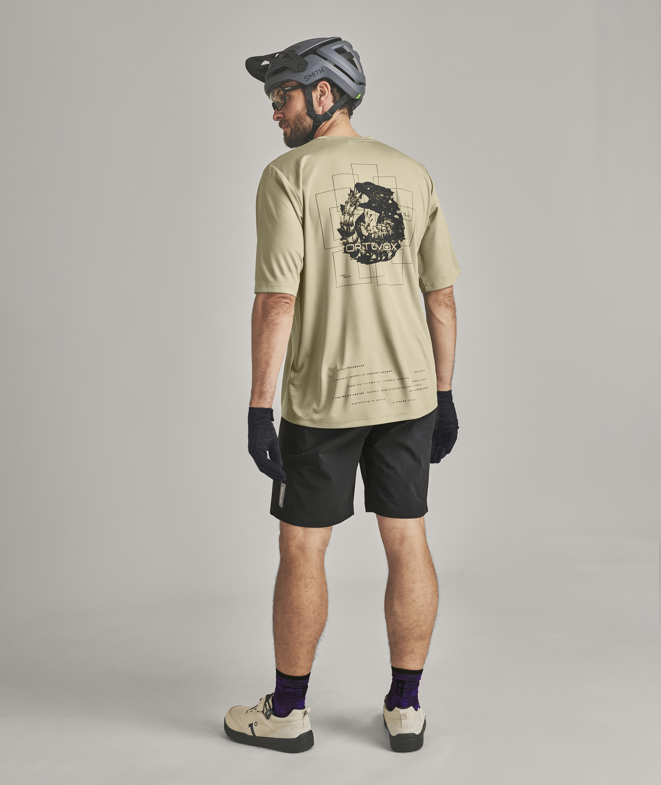 5000894-O00224-SEQUENCE_REvolution_T-SHIRT_M-M-02.jpg 5000894-O00224-SEQUENCE_REvolution_T-SHIRT_M-M-02.jpg