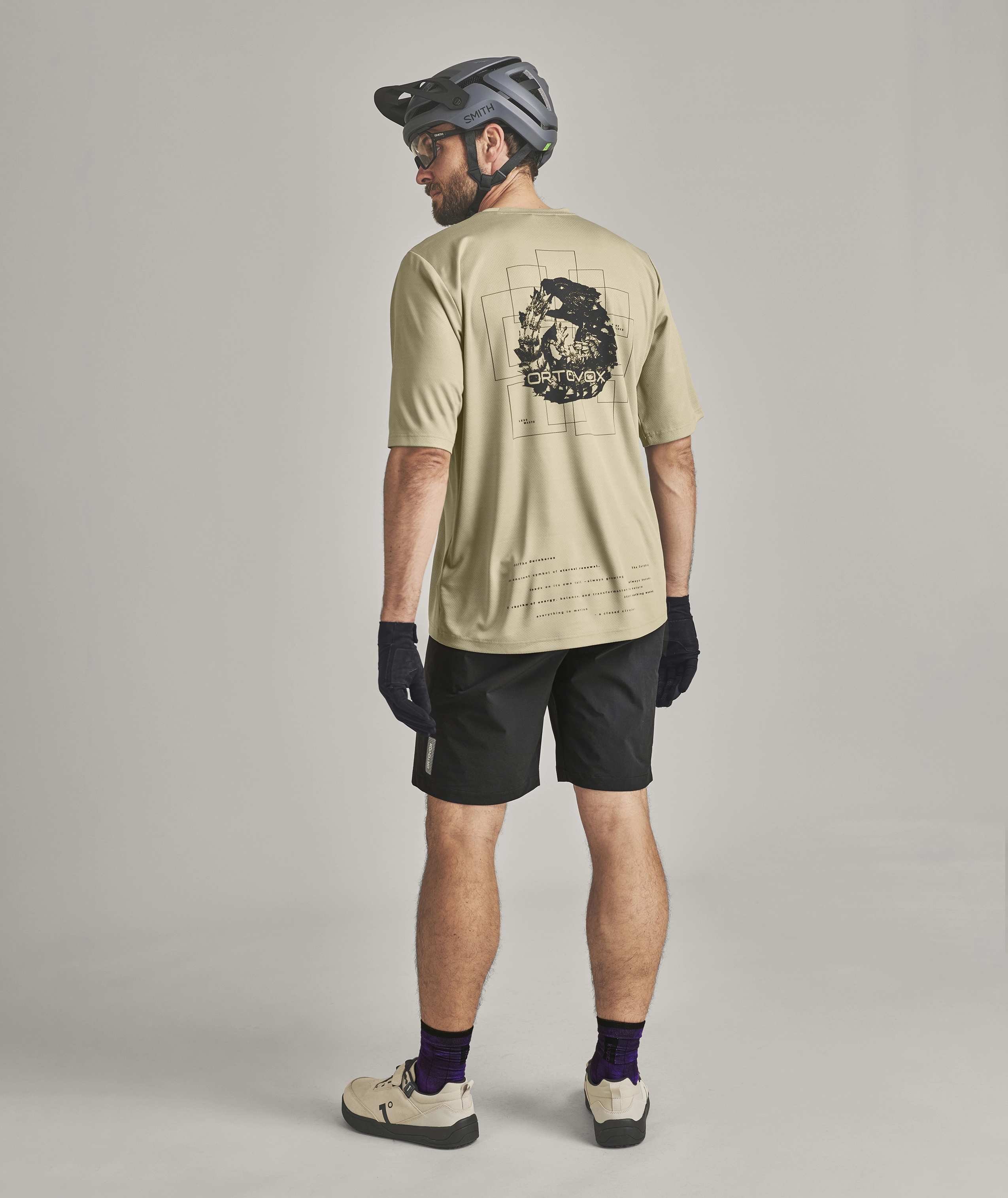 5000894-O00224-SEQUENCE_REvolution_T-SHIRT_M-M-02.jpg 5000894-O00224-SEQUENCE_REvolution_T-SHIRT_M-M-02.jpg