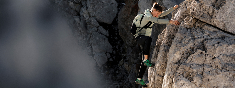 Header_highlights_women2 rock_climbing, climber, outdoor, hiking_shoes, backpack
