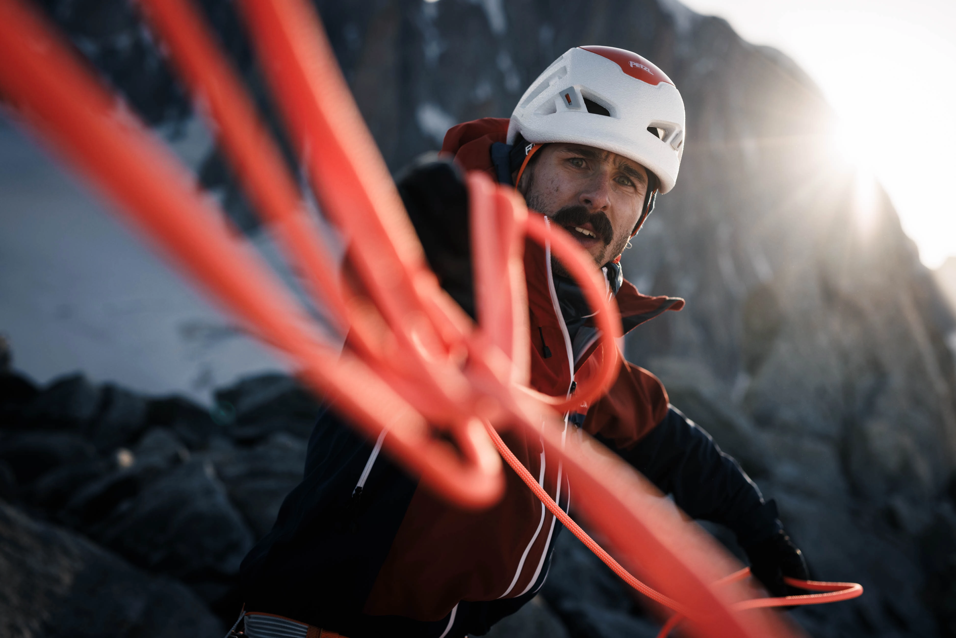 _DA_6982_HIGH ALPINE_S24_Courmayeur_MaxDraeger_MedRes climbing, helmet, rope, mountain, jacket