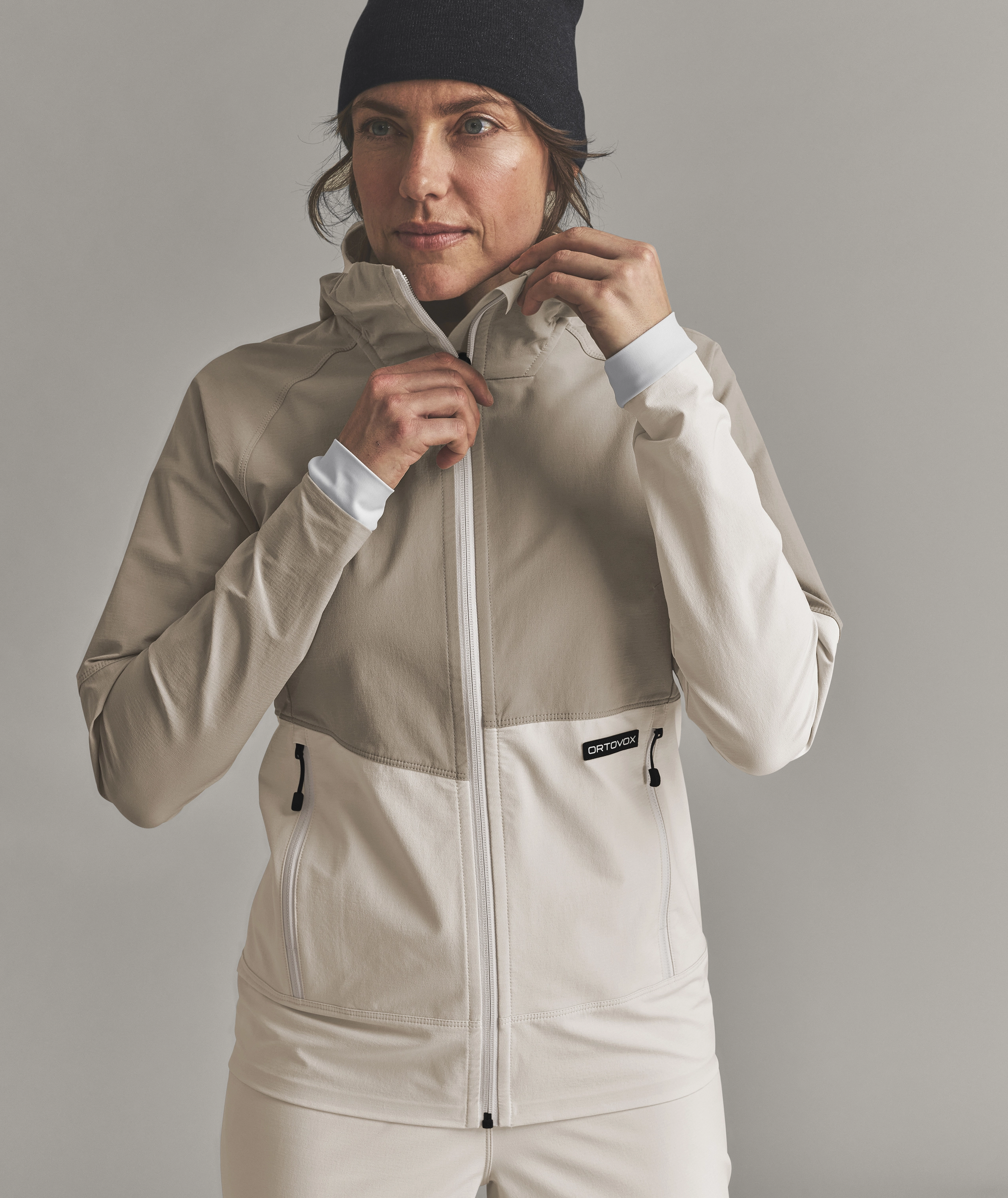 VENET SOFTSHELL HOODED JKT W