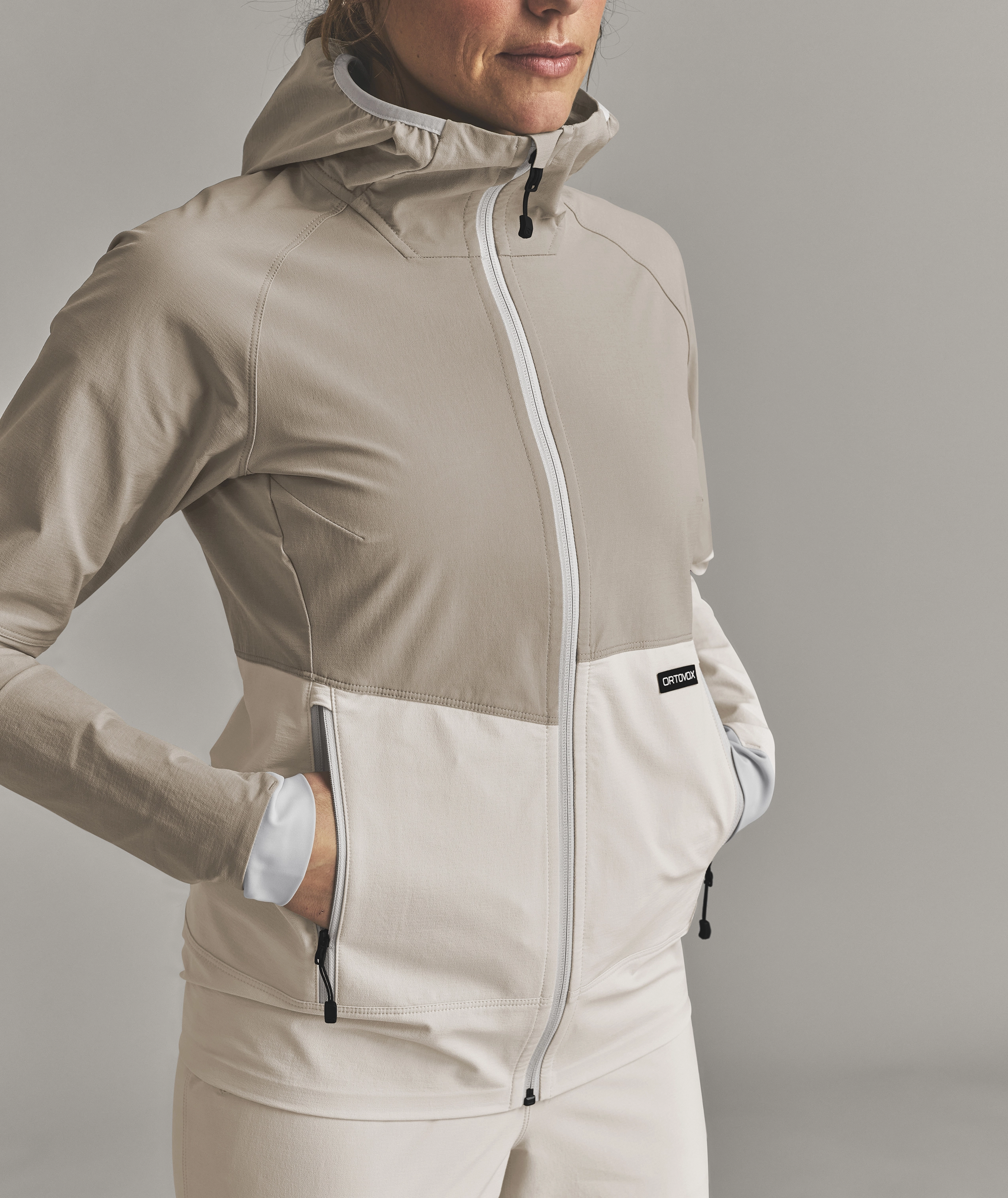 VENET SOFTSHELL HOODED JKT W