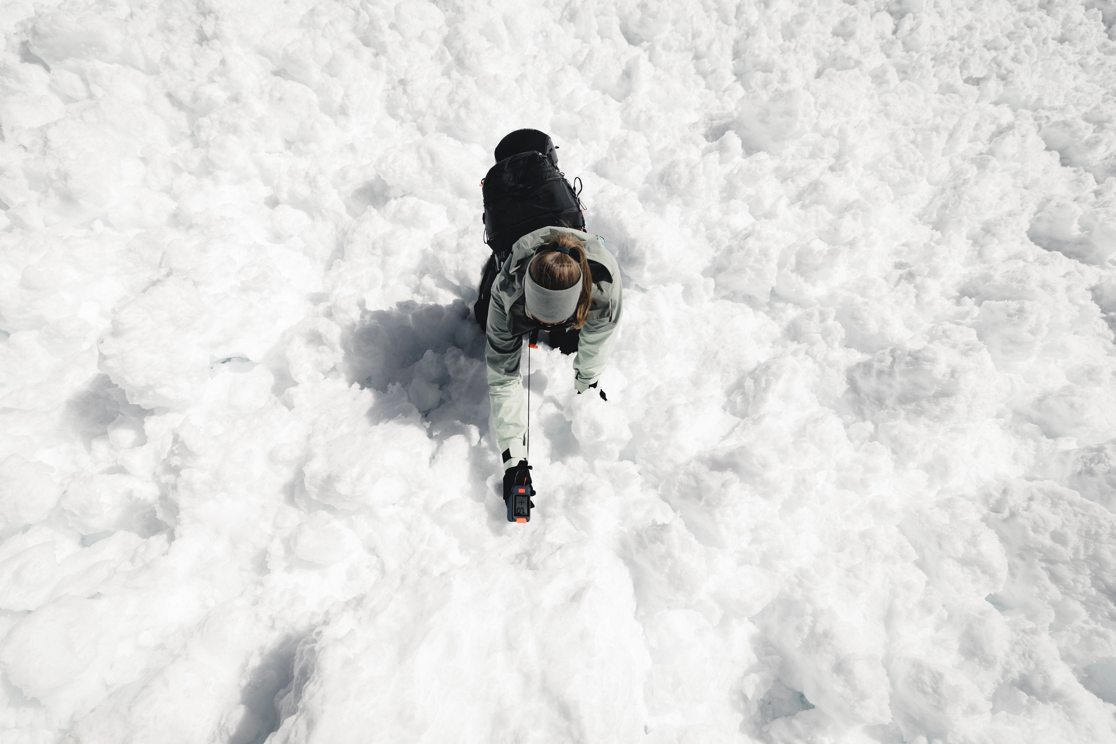 DA_8366_FOCUS_SA SNOW_WS2627_Zugspitze_MaxDraeger_fullres snow, snowy, climber, hiker, backpack