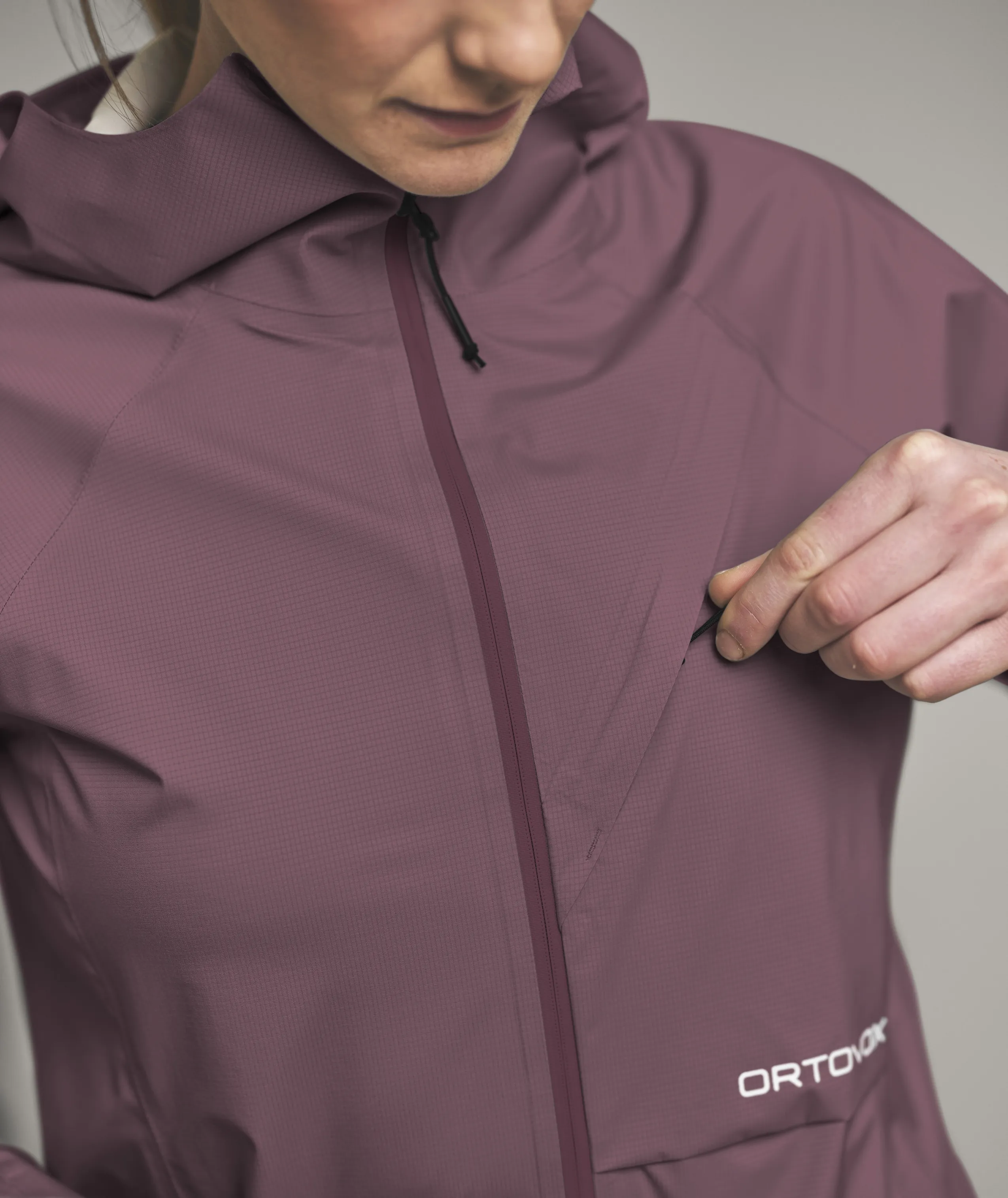 62763-70401-TRACE_2_5L_JACKET_W-D-03.jpg 62763-70401-TRACE_2_5L_JACKET_W-D-03.jpg