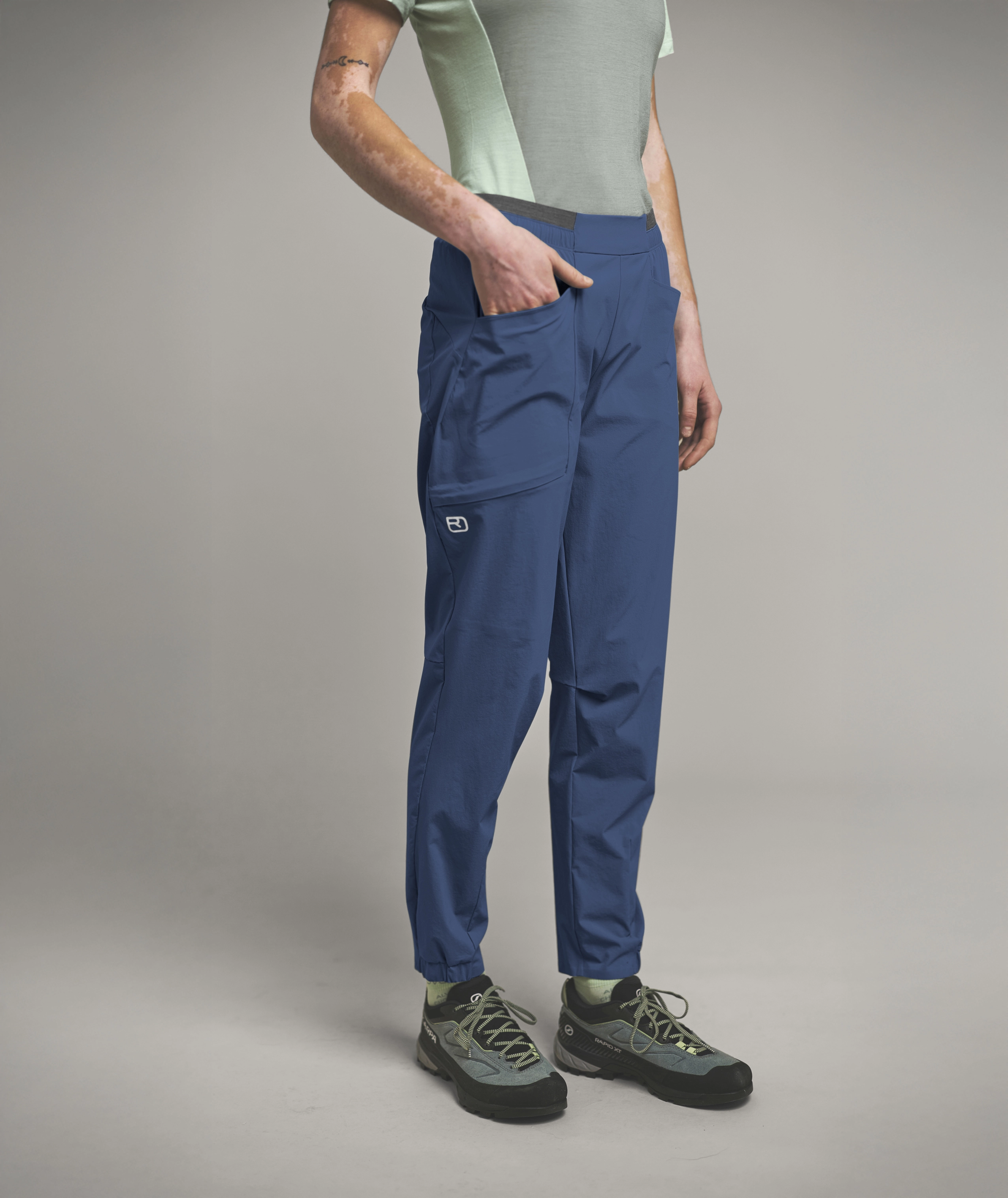 TRACE PANTS W tights, pants, blue pants, cargo pockets, ankle cuffs