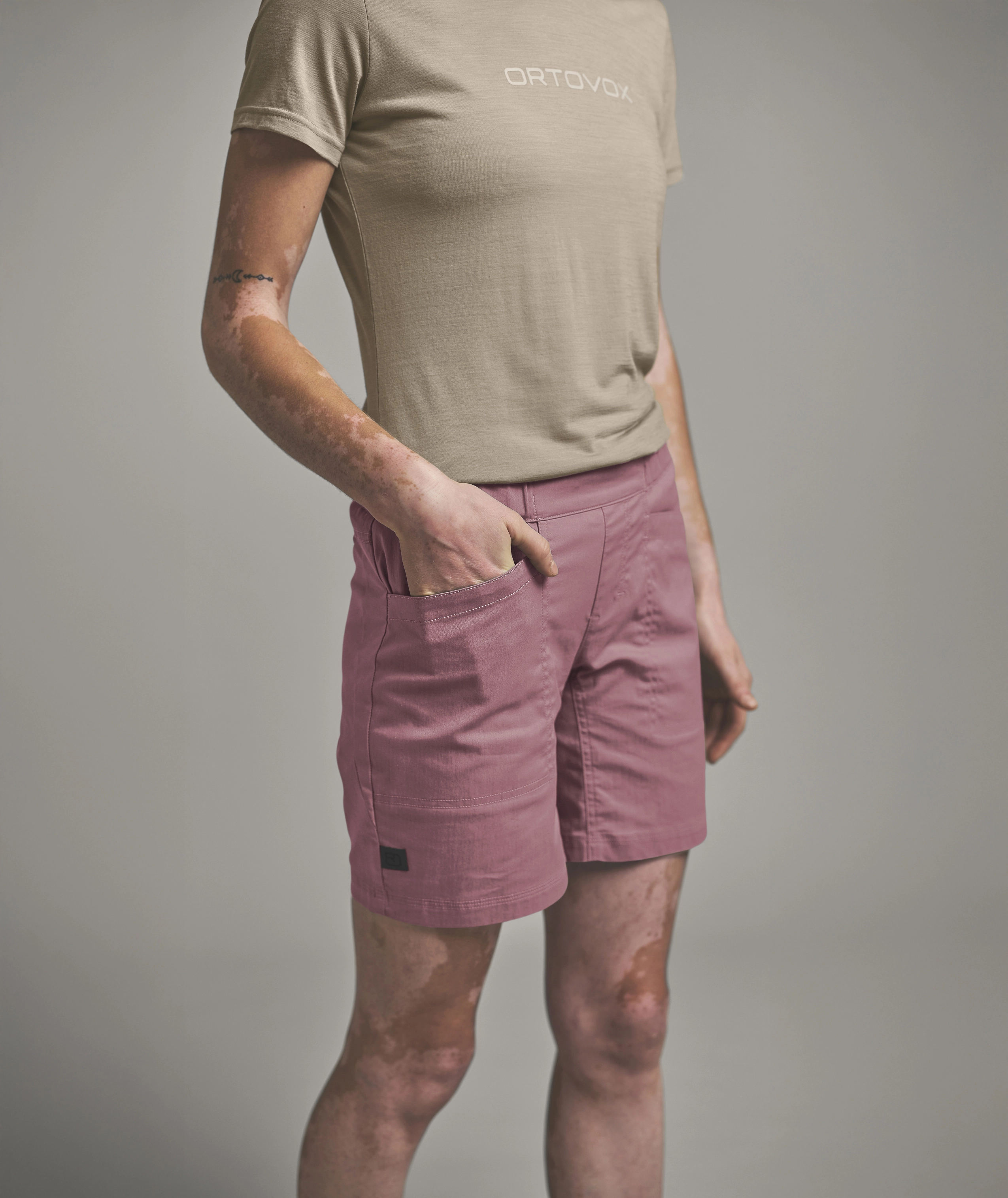 AFFINITY SHORTS W t-shirt, shorts, beige, pink, casual