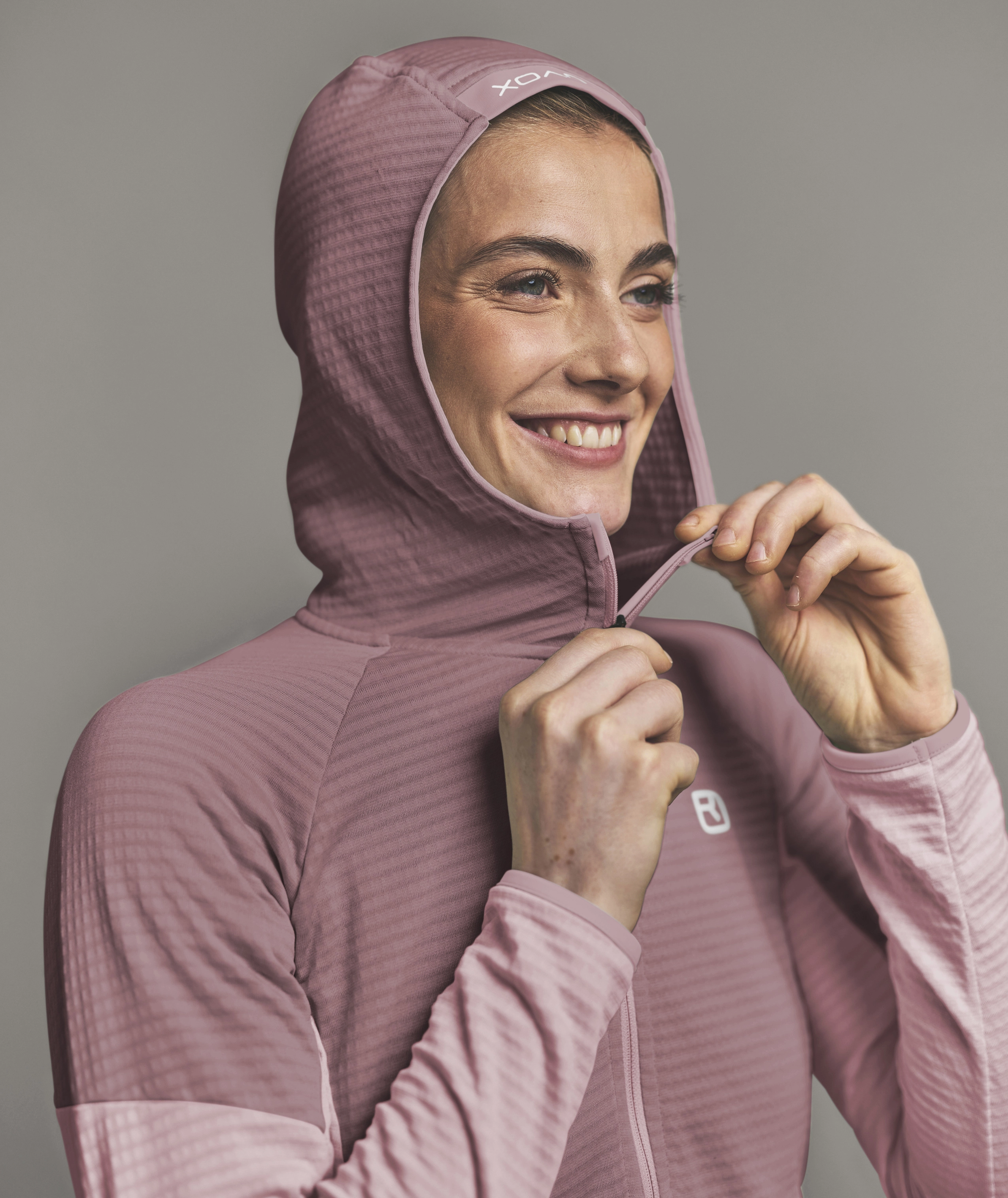 87106-35501-FLEECE_LIGHT_GRID_HOODY_W-D-06.jpg 87106-35501-FLEECE_LIGHT_GRID_HOODY_W-D-06.jpg, hoodie, zipper, pink, long sleeves, logo