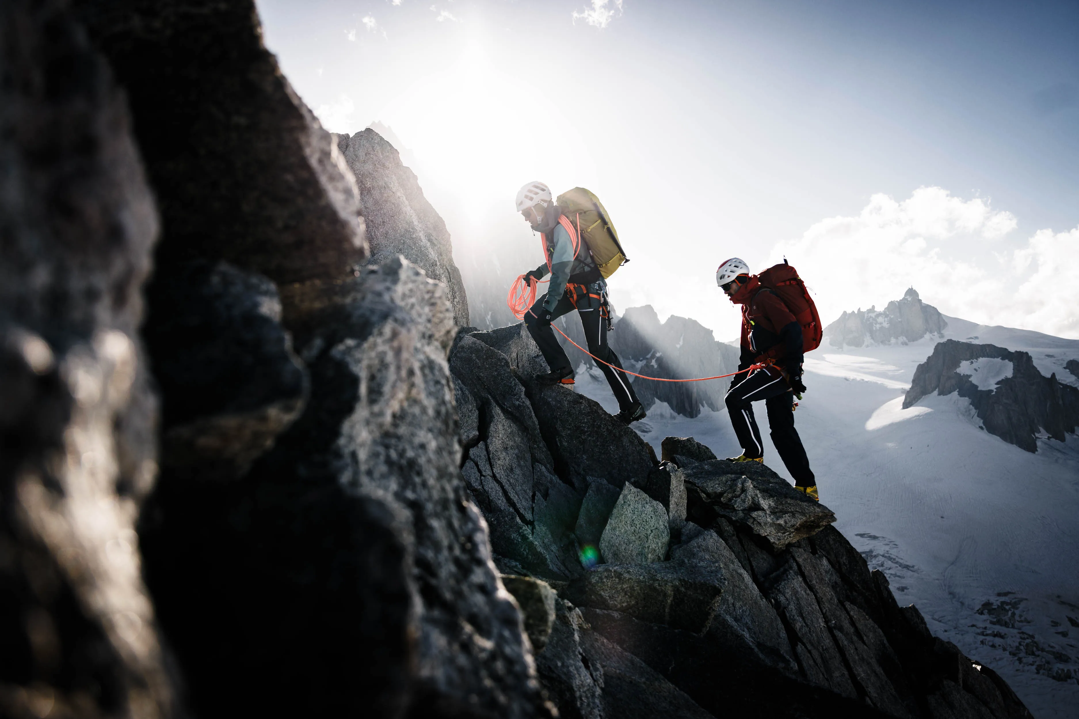 _DB_2794_HIGH ALPINE_S24_Courmayeur_MaxDraeger_MedRes mountaineering, rock_climbing, alpine, climbing_rappel, snowy_mountain