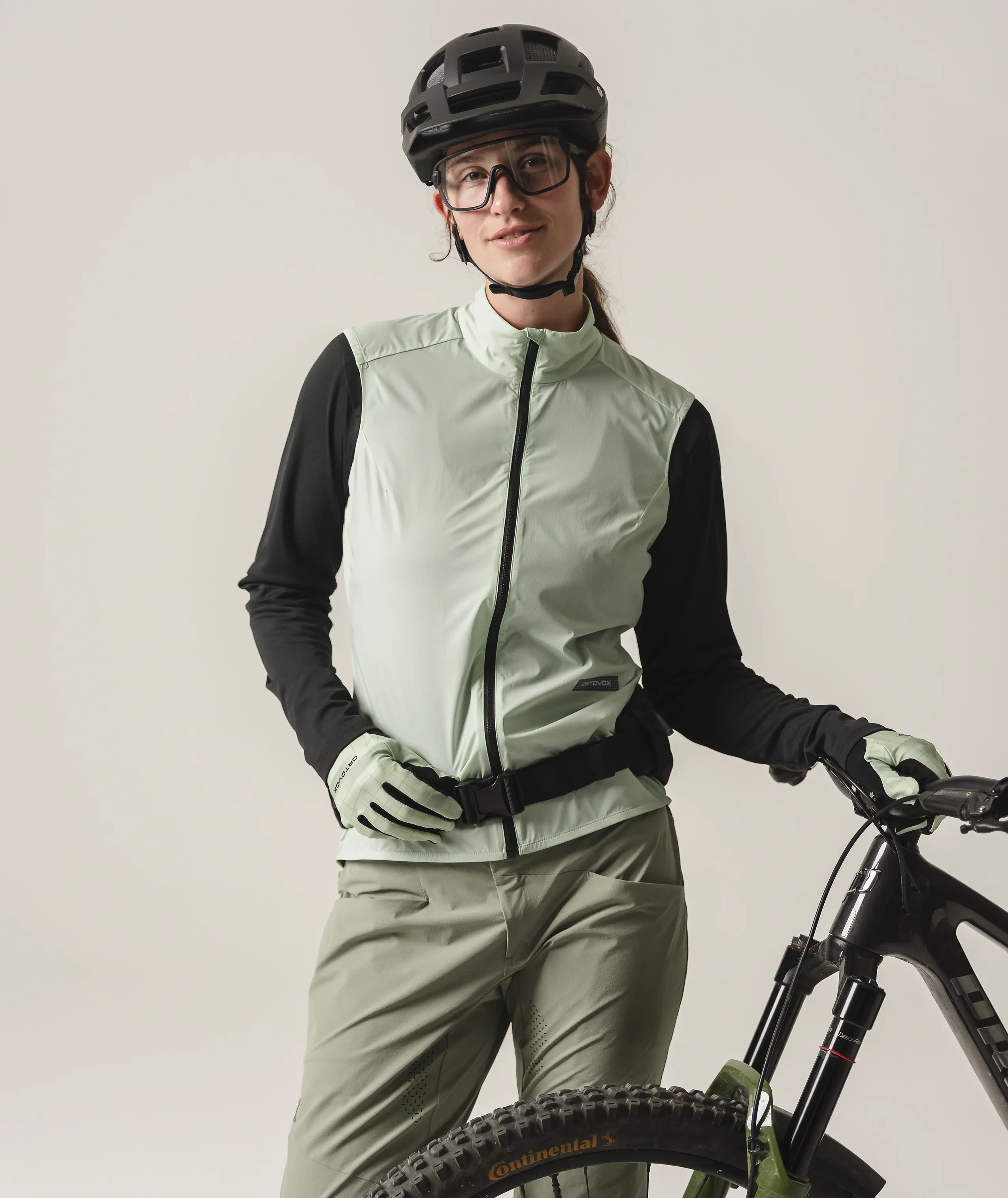60105-SEQUENCE_WIND_VEST_W-D-09.png 60105-SEQUENCE_WIND_VEST_W-D-09.png