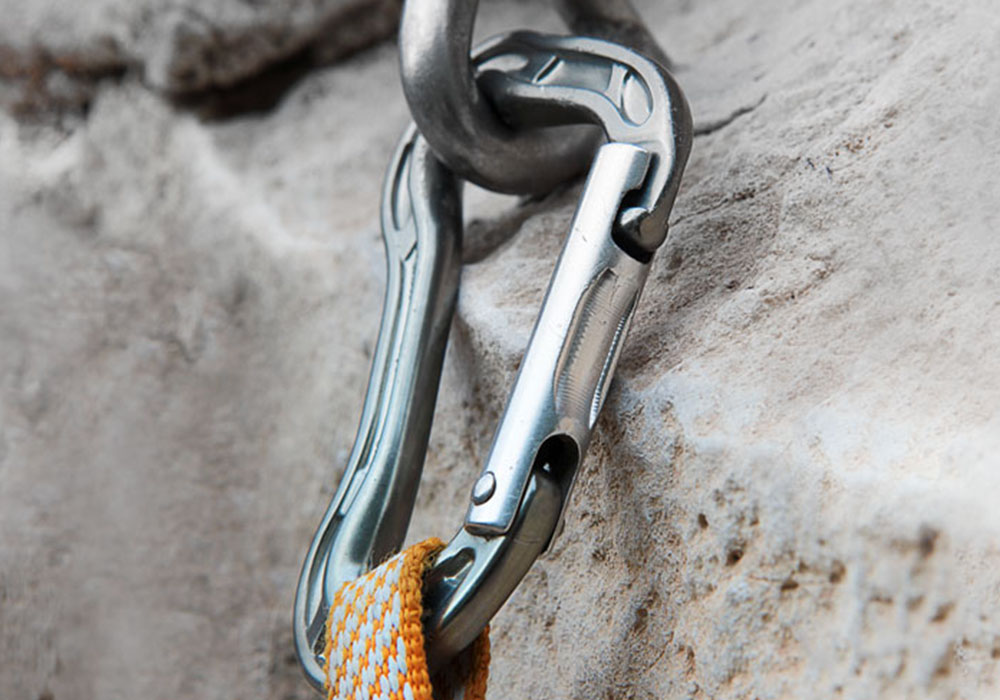 AVOIDING BENDING LOADS ON CARABINERS